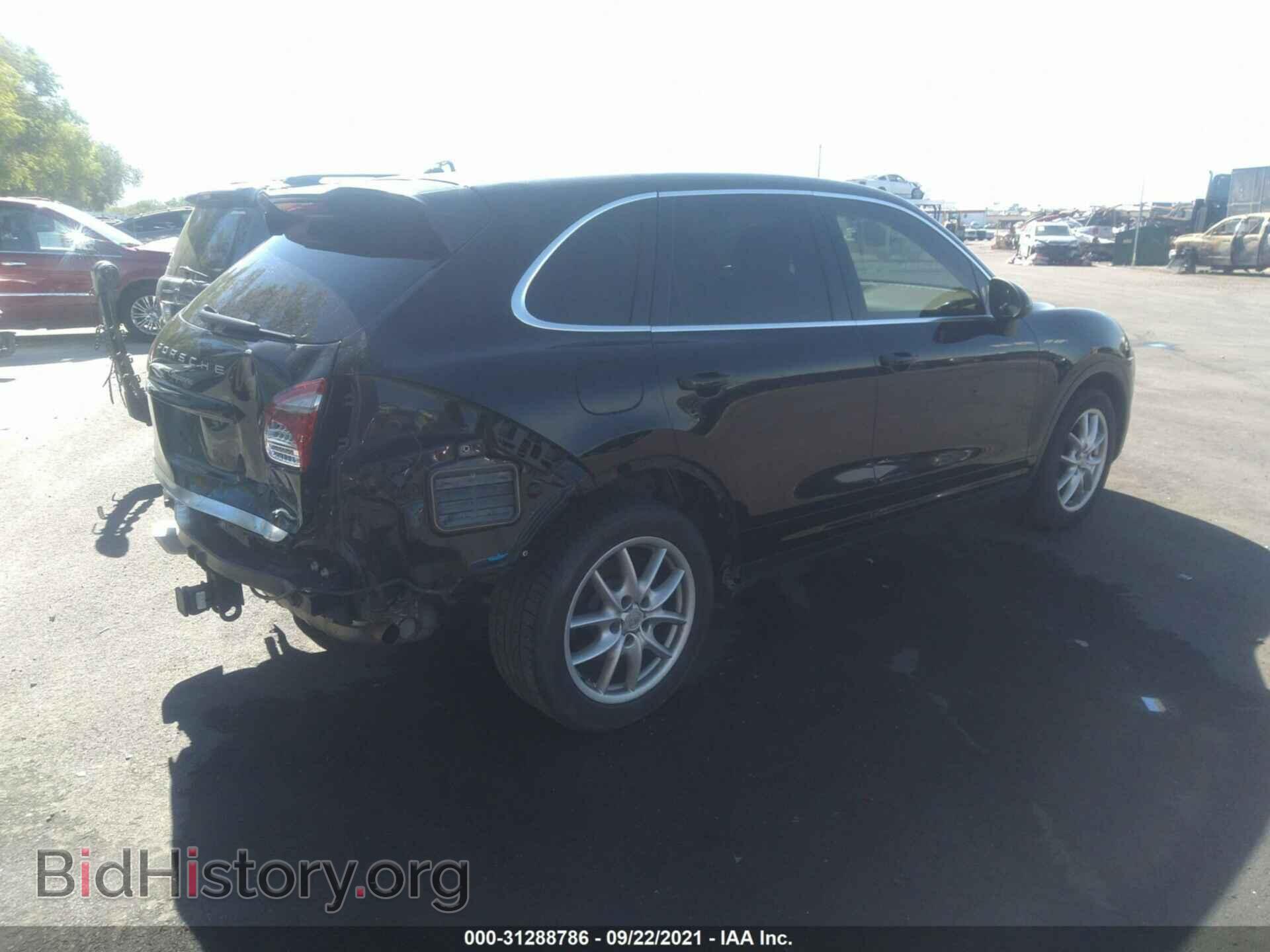 2011 PORSCHE CAYENNE - VIN: WP1AA2A29BLA06845 - Фото 4