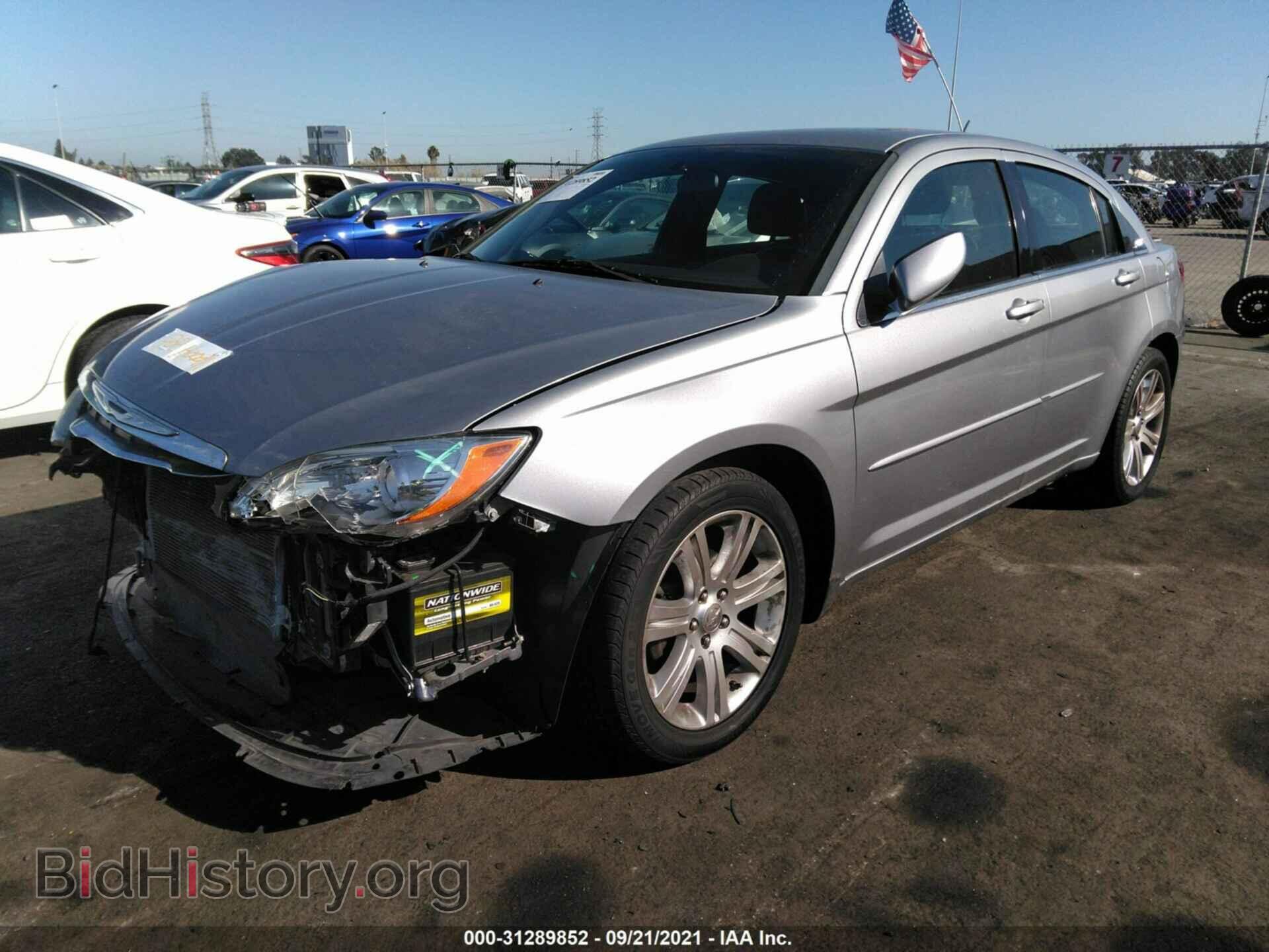 2013 CHRYSLER 200 - VIN: 1C3CCBBB9DN732414 - Photo 2