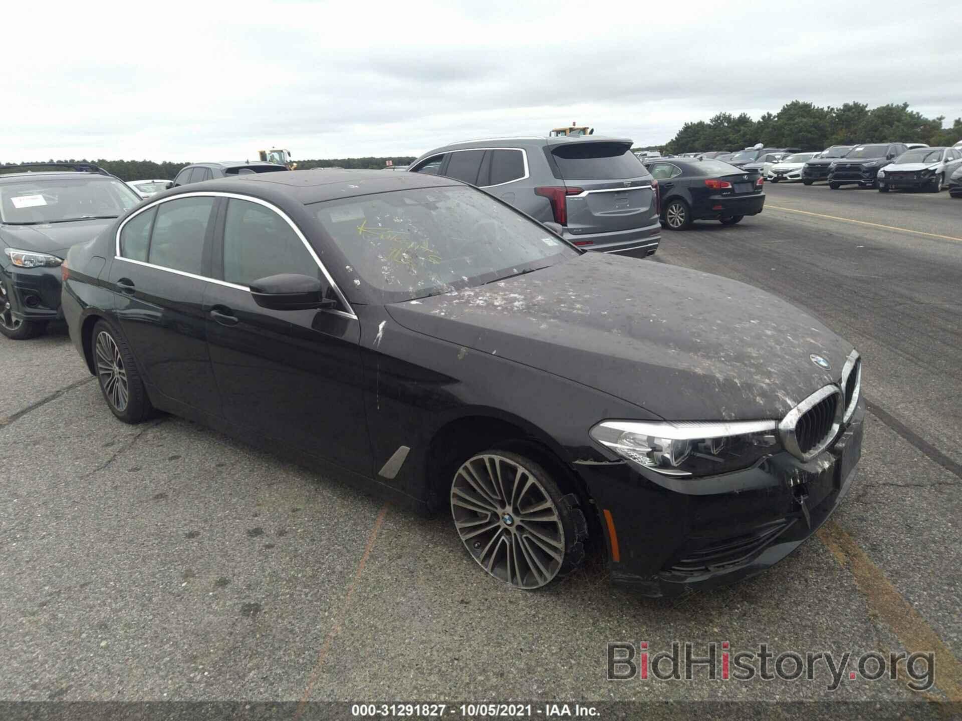 Photo WBAJA7C55KG909845 - BMW 5 SERIES 2019