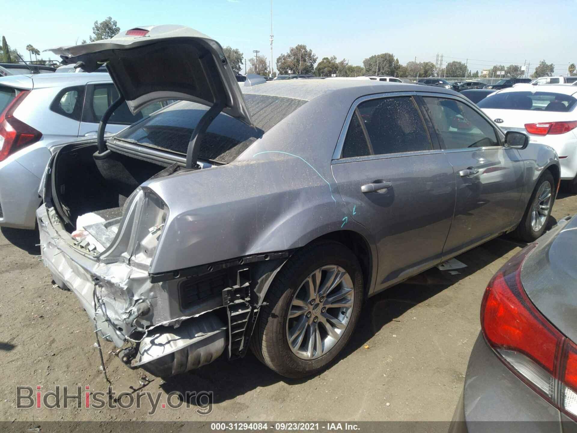 2017 CHRYSLER 300 - VIN: 2C3CCAAGXHH668146 - Фото 4