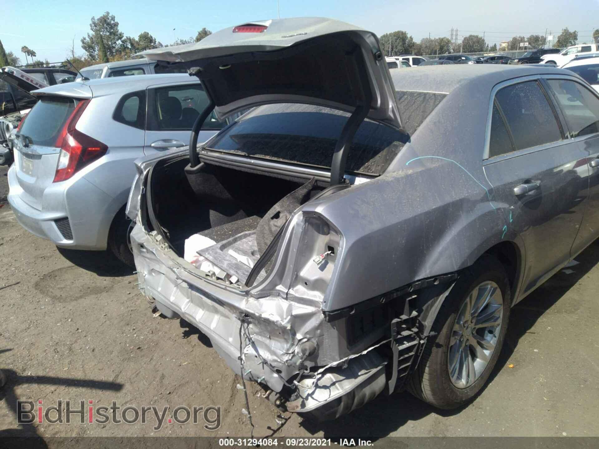 2017 CHRYSLER 300 - VIN: 2C3CCAAGXHH668146 - Фото 6
