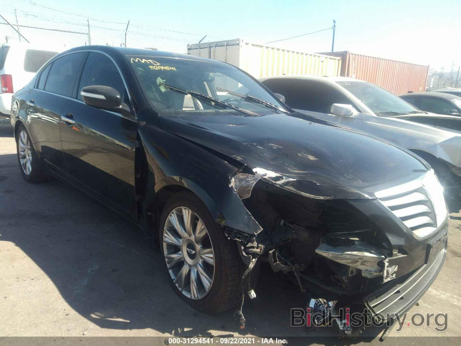 Photo KMHGC4DE6BU139348 - HYUNDAI GENESIS 2011