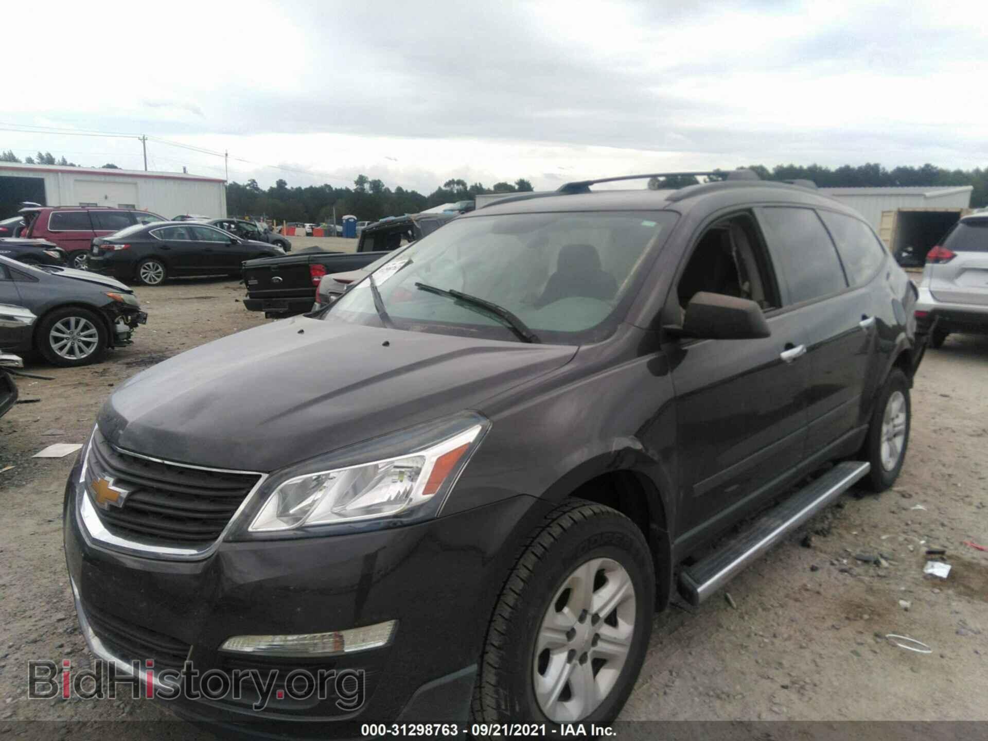 2017 CHEVROLET TRAVERSE - VIN: 1GNKRFKD3HJ148979 - Фото 2