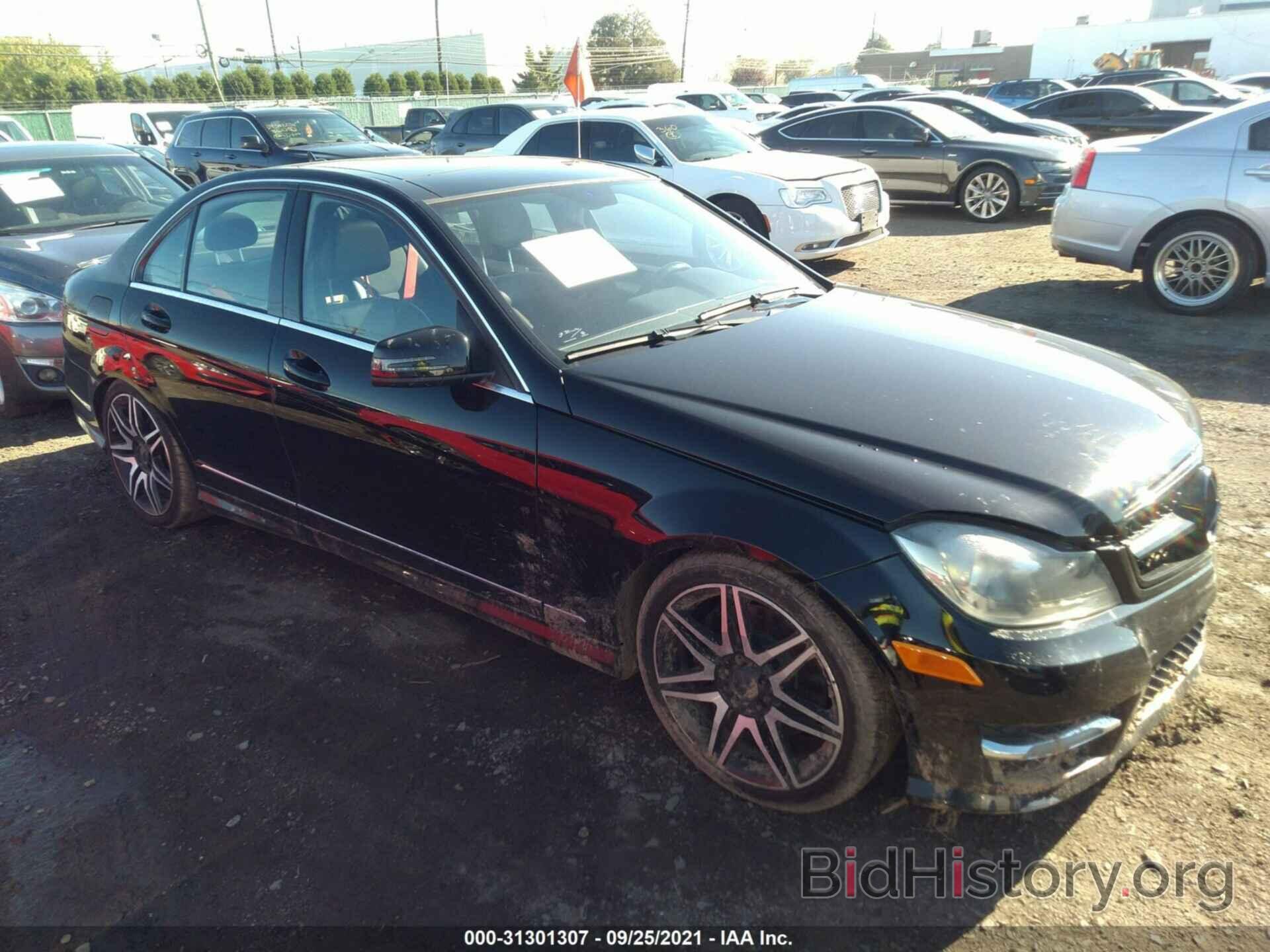 Photo WDDGF8AB8DR262853 - MERCEDES-BENZ C-CLASS 2013