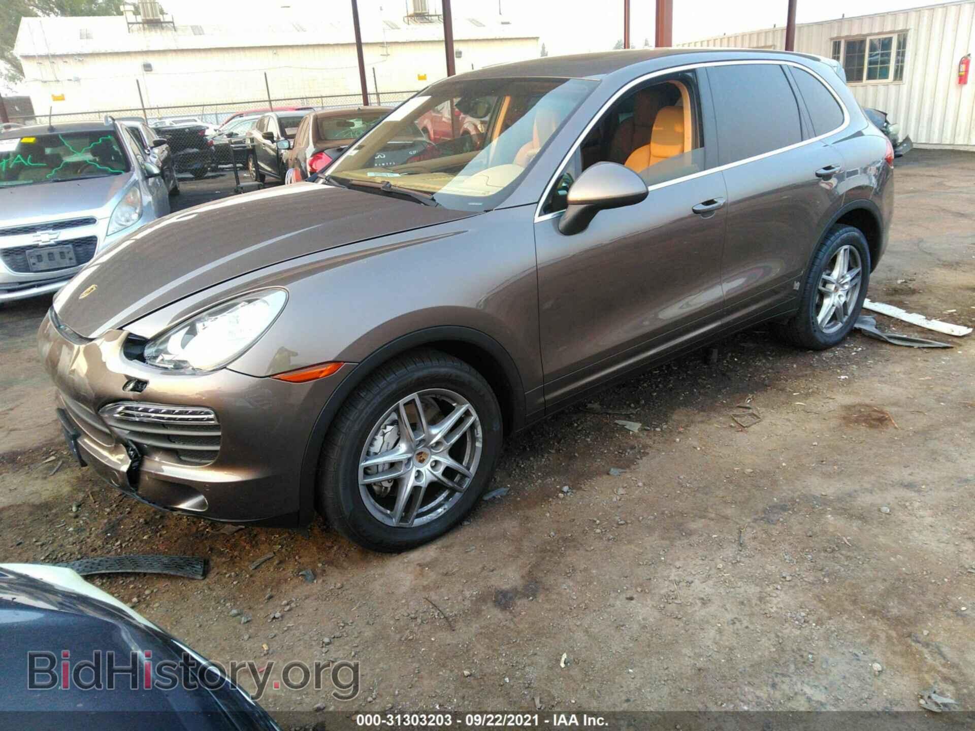 2011 PORSCHE CAYENNE - VIN: WP1AB2A22BLA52479 - Photo 2