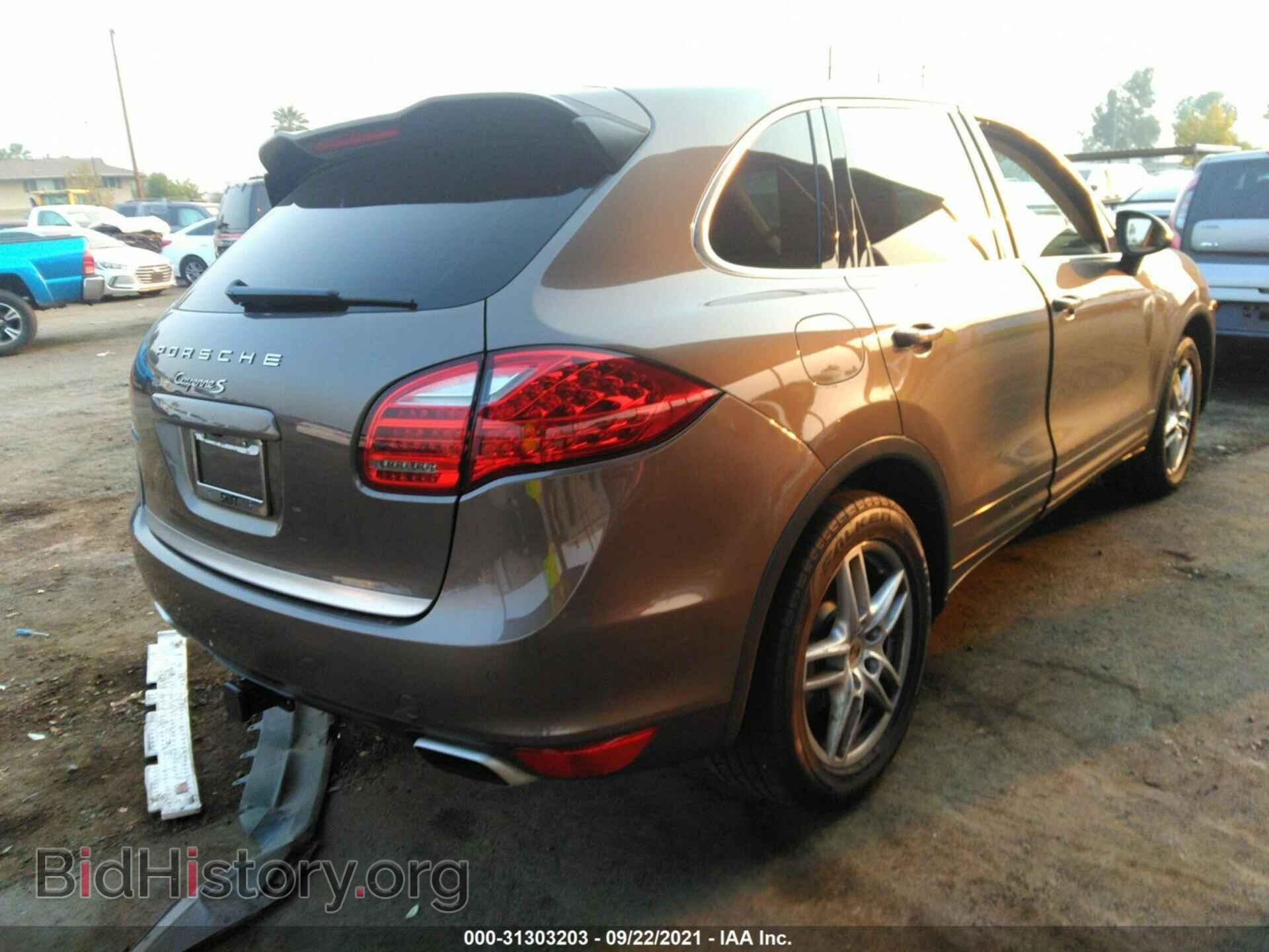 2011 PORSCHE CAYENNE - VIN: WP1AB2A22BLA52479 - Photo 4