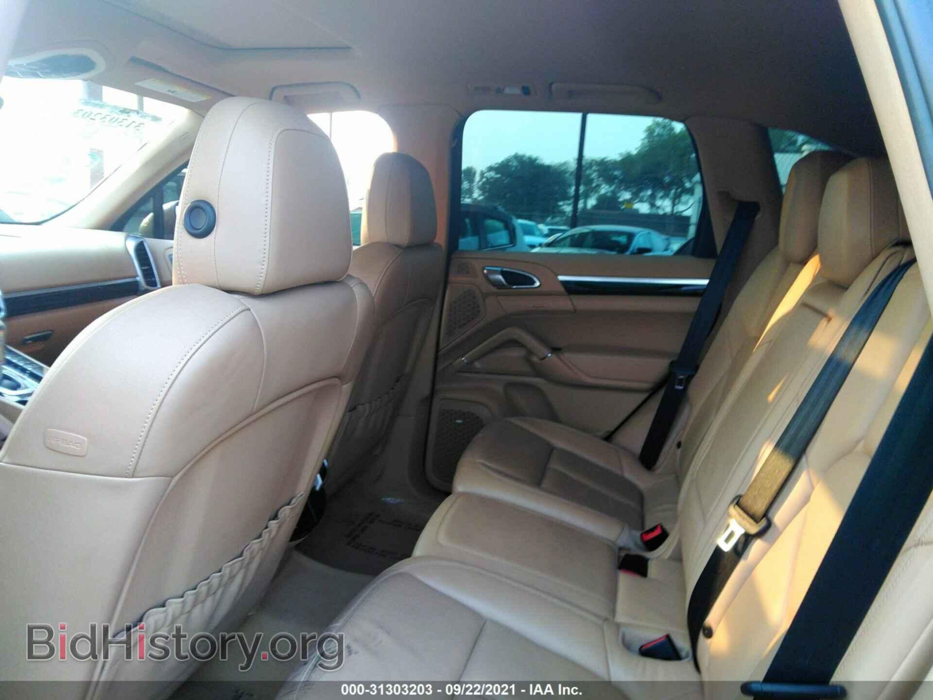 2011 PORSCHE CAYENNE - VIN: WP1AB2A22BLA52479 - Photo 8
