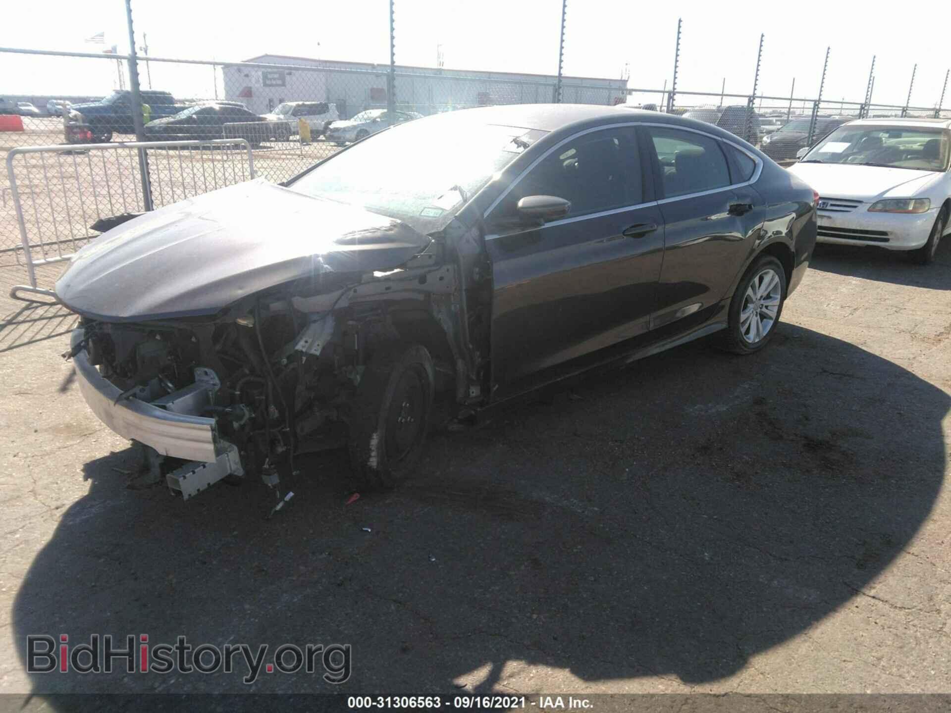 2015 CHRYSLER 200 - VIN: 1C3CCCAB7FN602397 - Фото 2