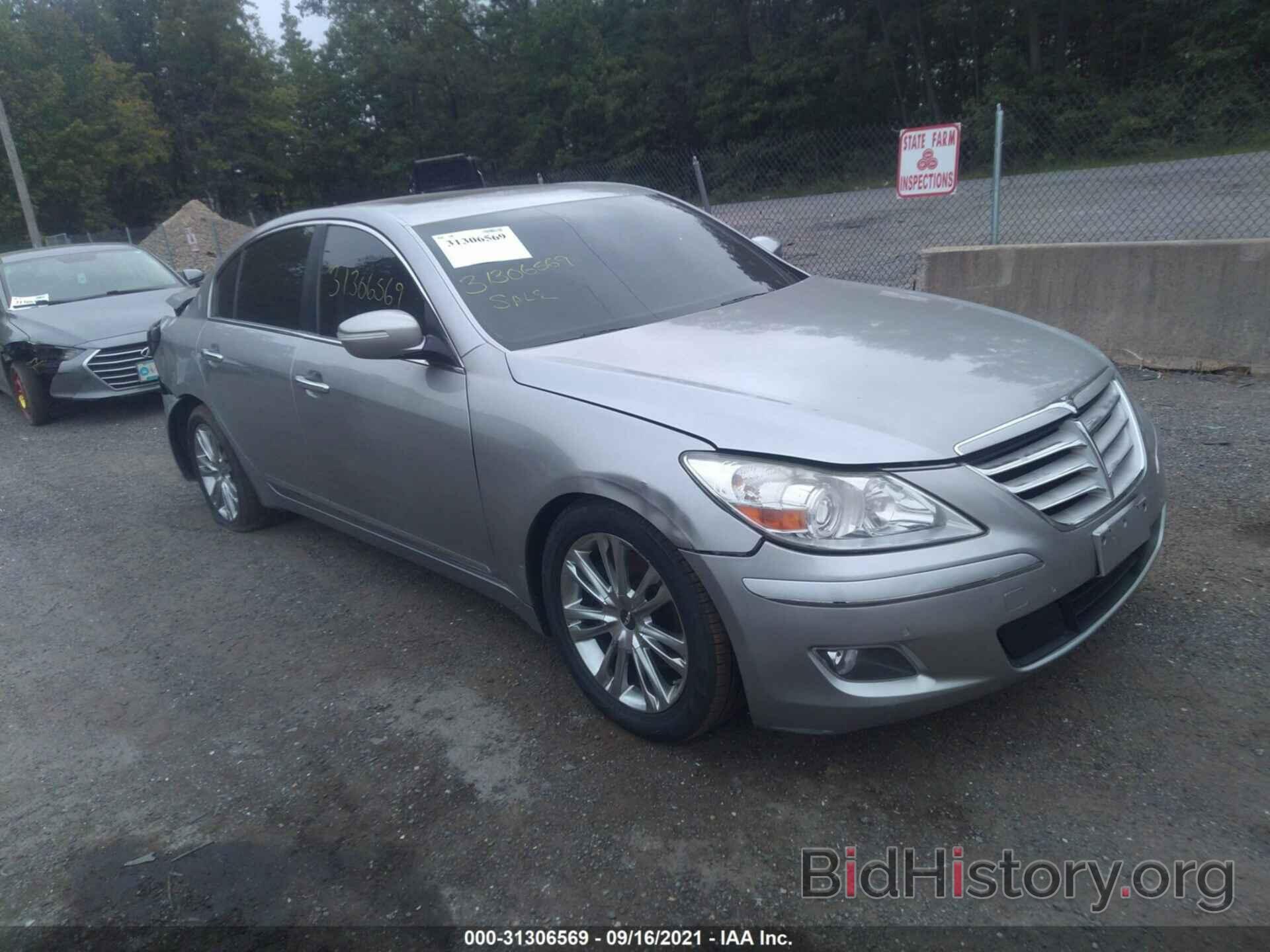 Photo KMHGC4DF9BU140700 - HYUNDAI GENESIS 2011