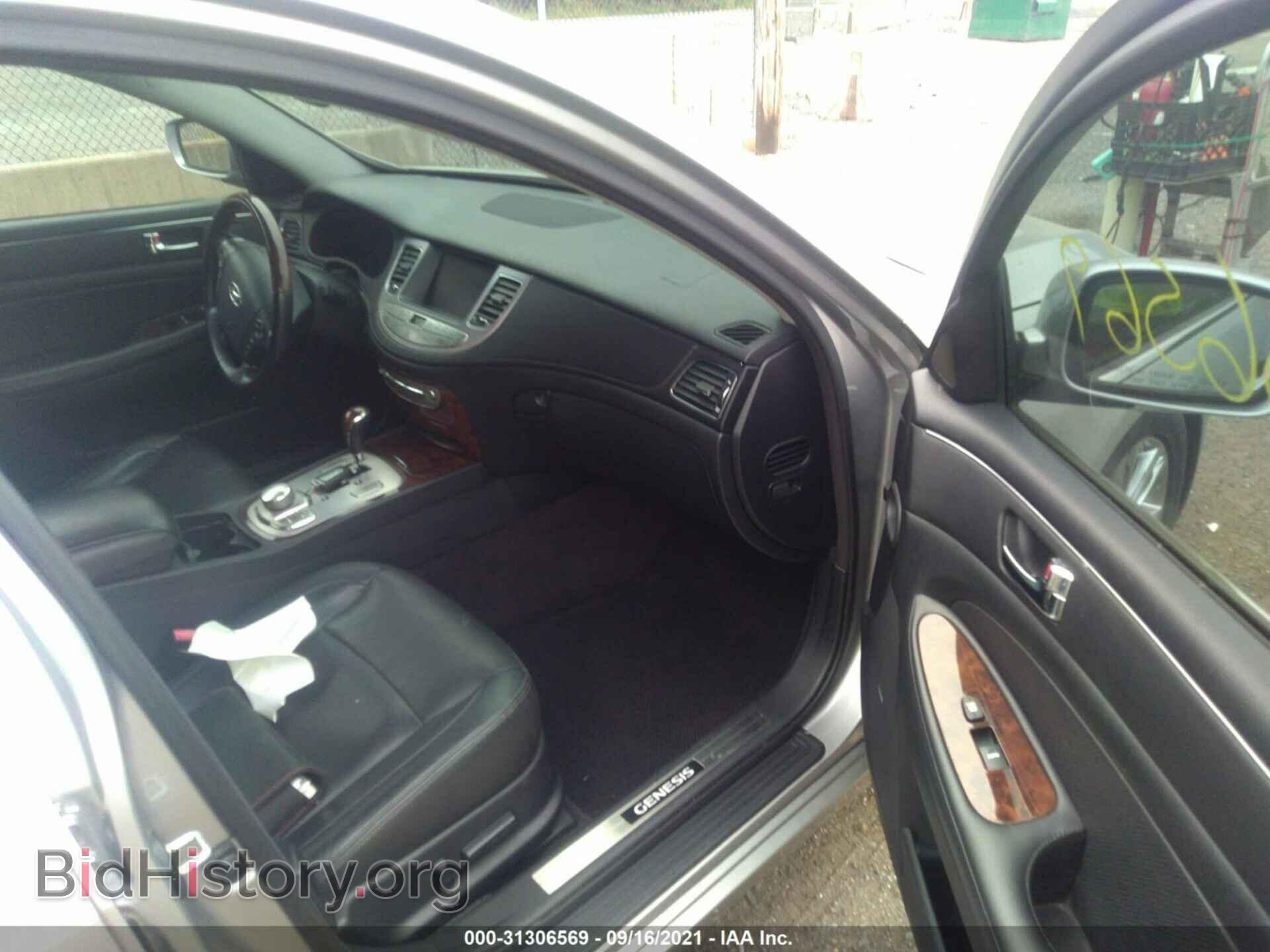 2011 HYUNDAI GENESIS - VIN: KMHGC4DF9BU140700 - Фото 5