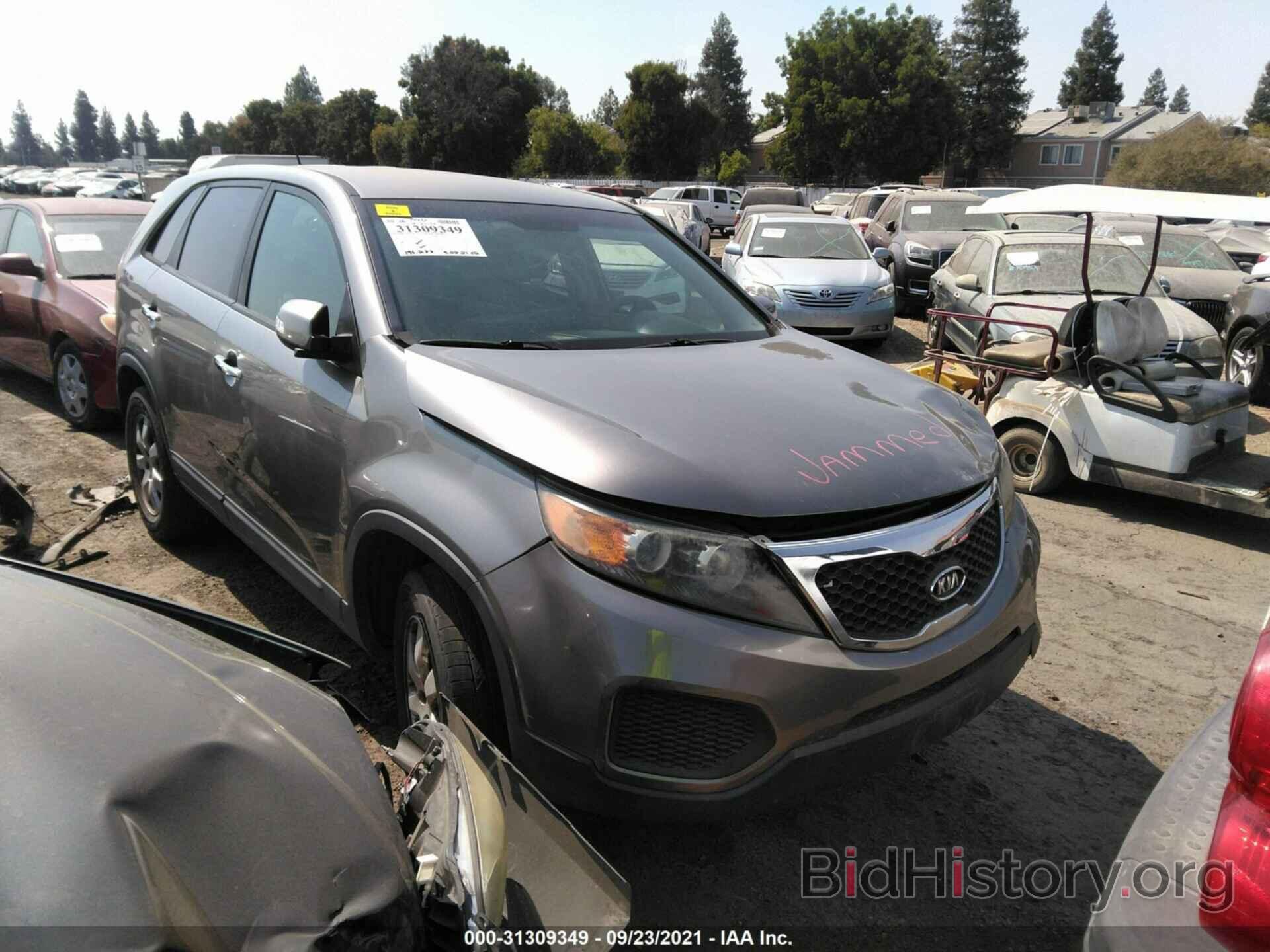 Photo 5XYKT3A1XBG106915 - KIA SORENTO 2011