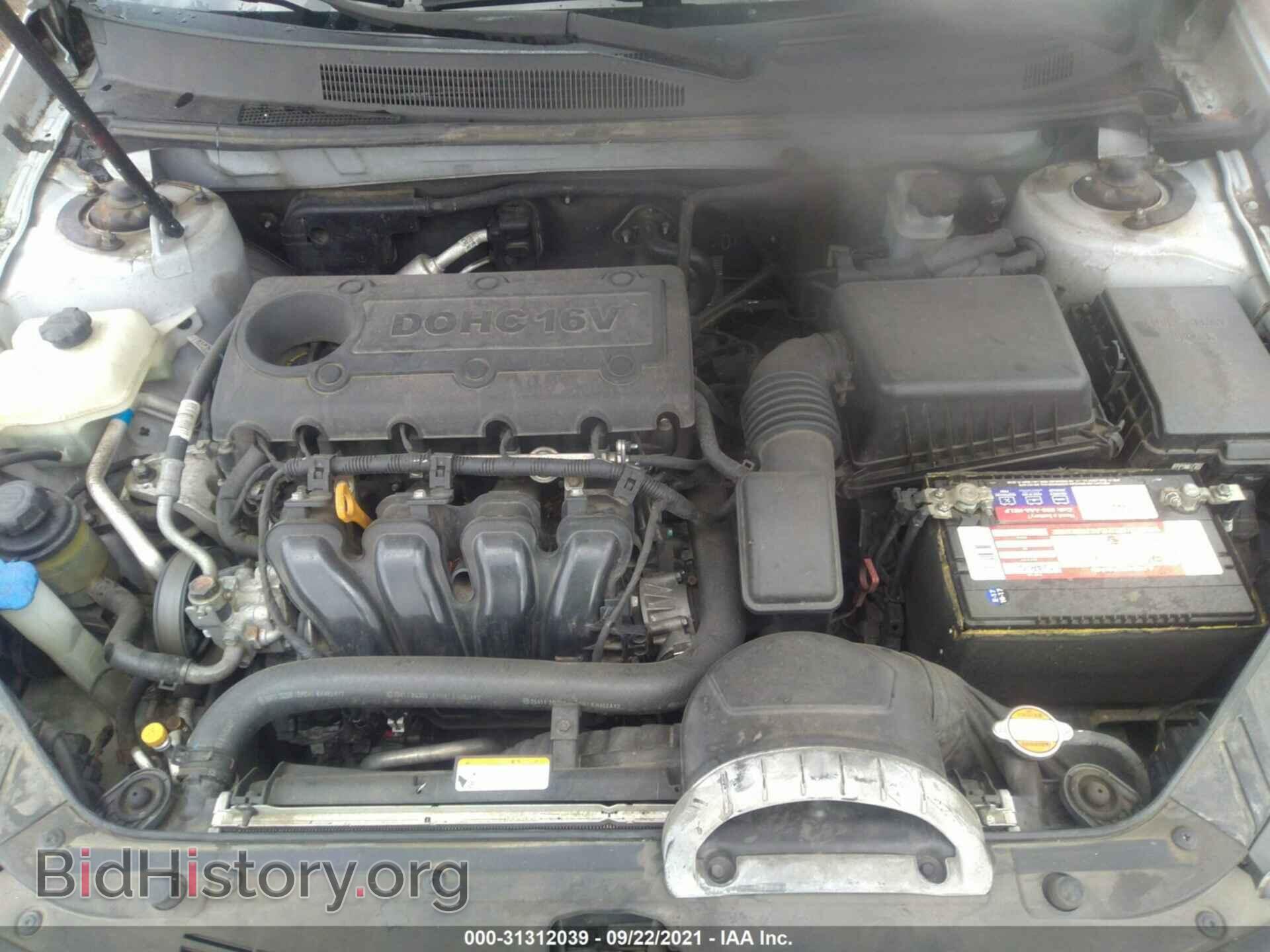 2009 KIA OPTIMA - VIN: KNAGE228695356464 - Фото 10