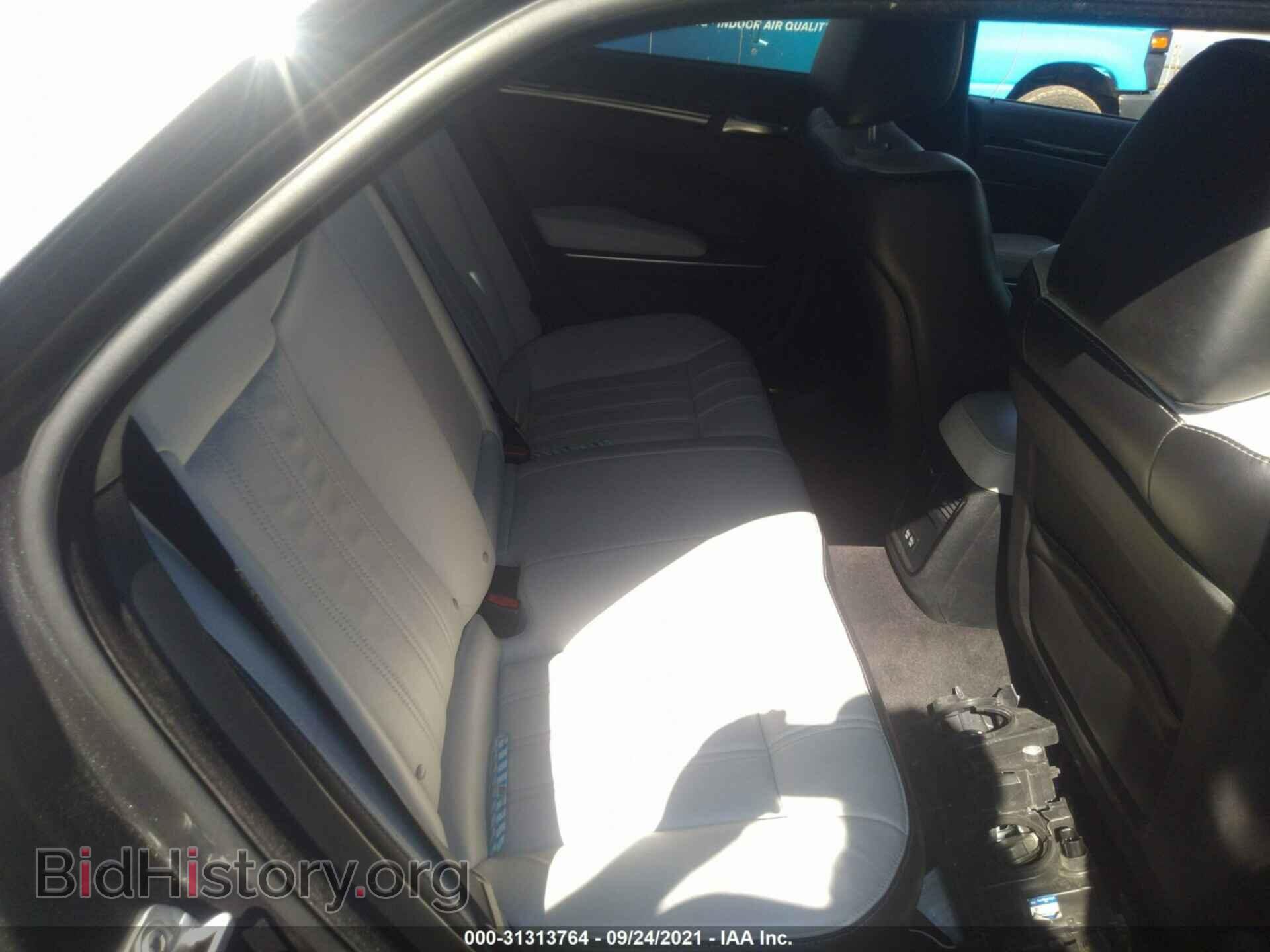 2018 CHRYSLER 300 - VIN: 2C3CCAGG2JH141800 - Фото 8
