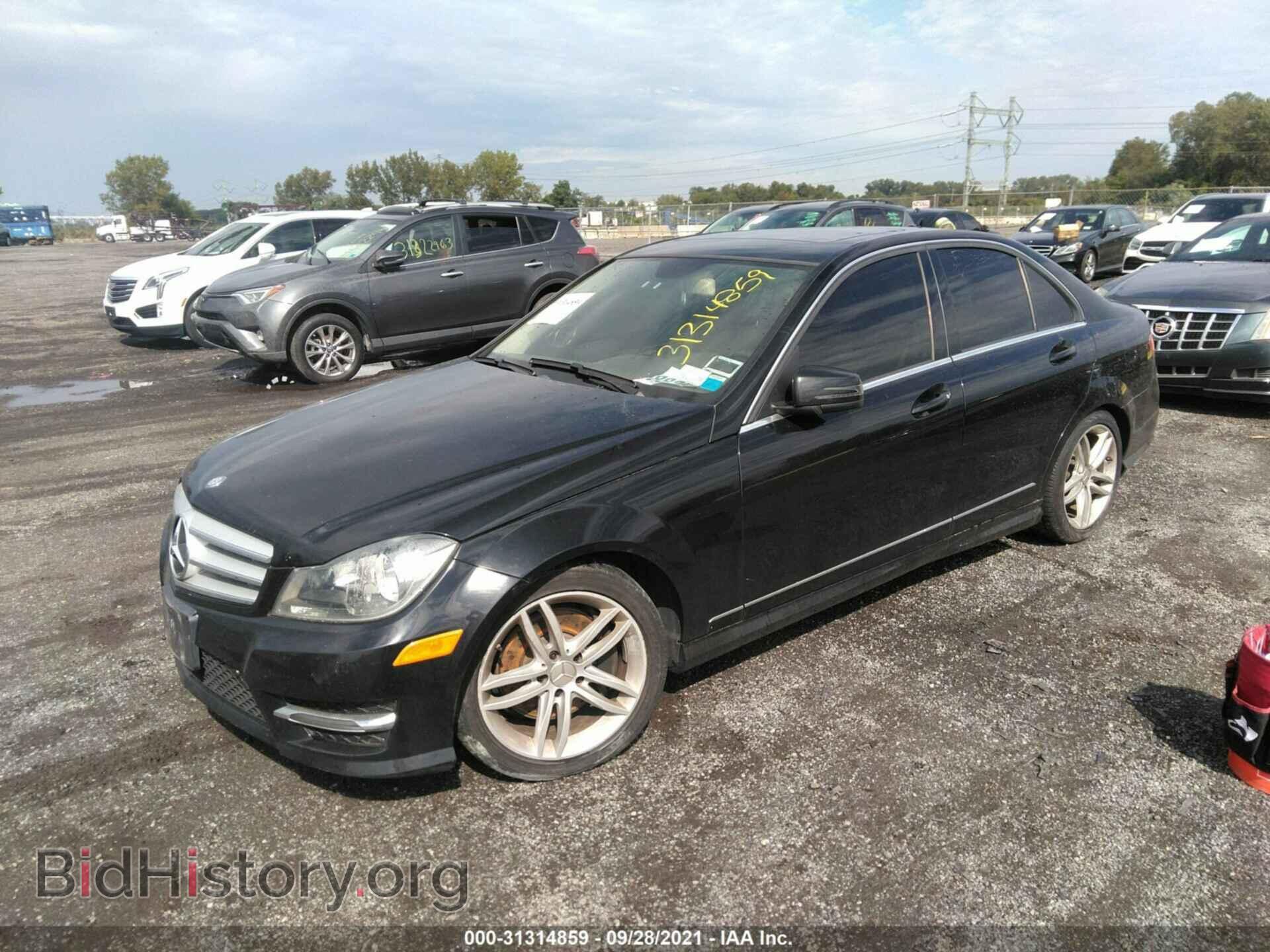 2013 MERCEDES-BENZ C-CLASS - VIN: WDDGF8AB4DA842132 - Фото 2