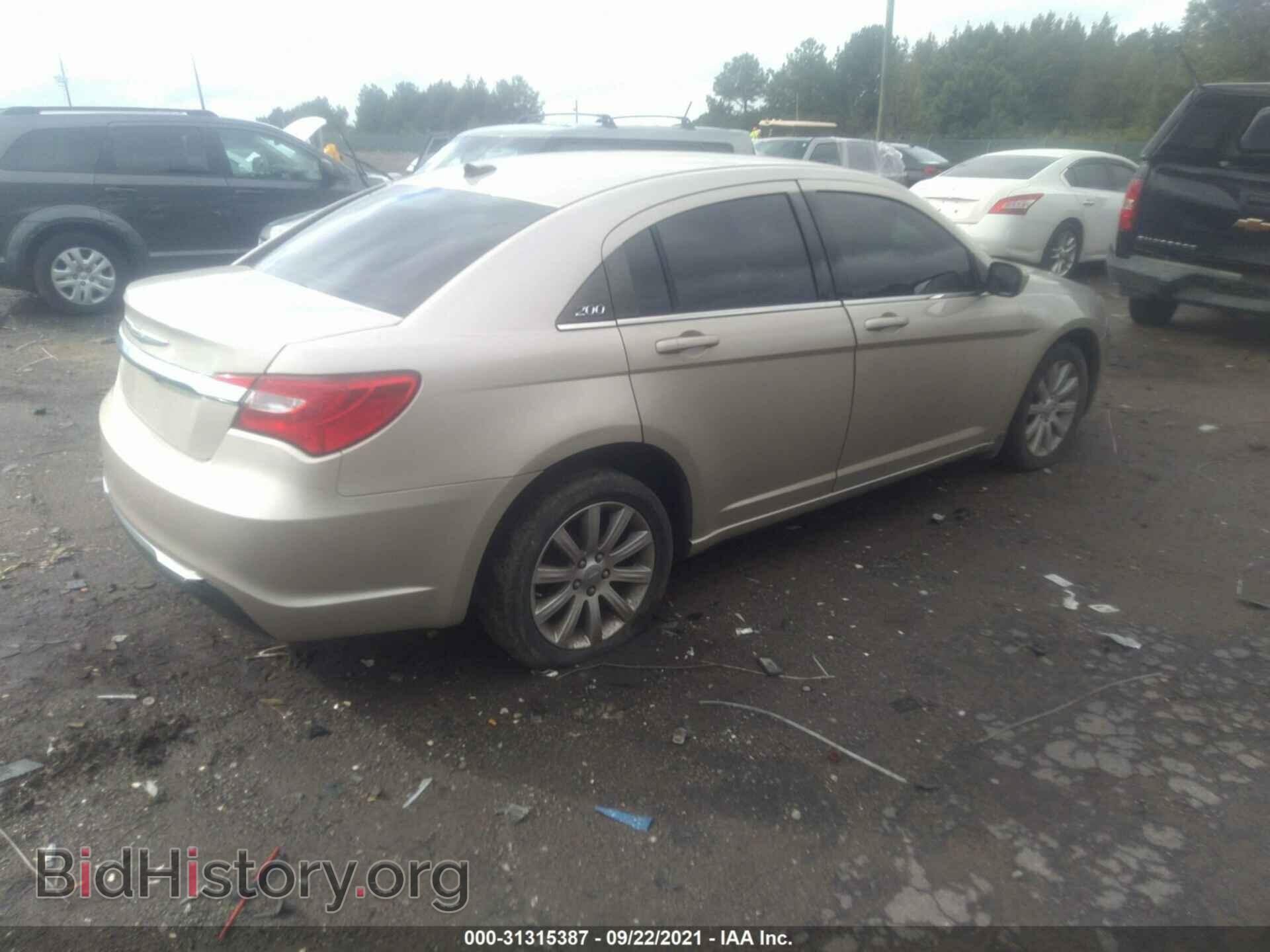 2013 CHRYSLER 200 - VIN: 1C3CCBBB1DN592682 - Фото 4