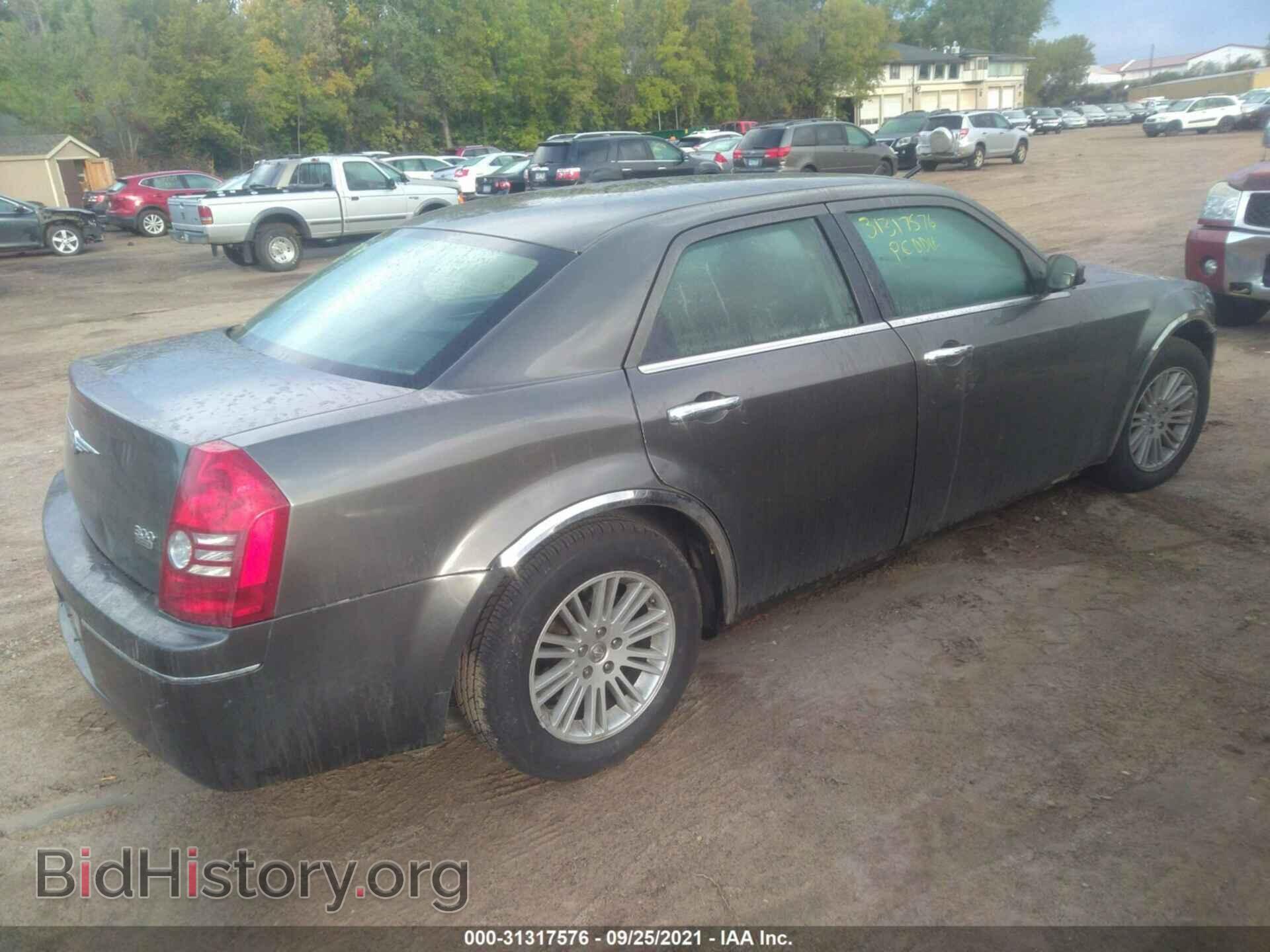 2010 CHRYSLER 300 - VIN: 2C3CA4CD2AH101705 - Фото 4