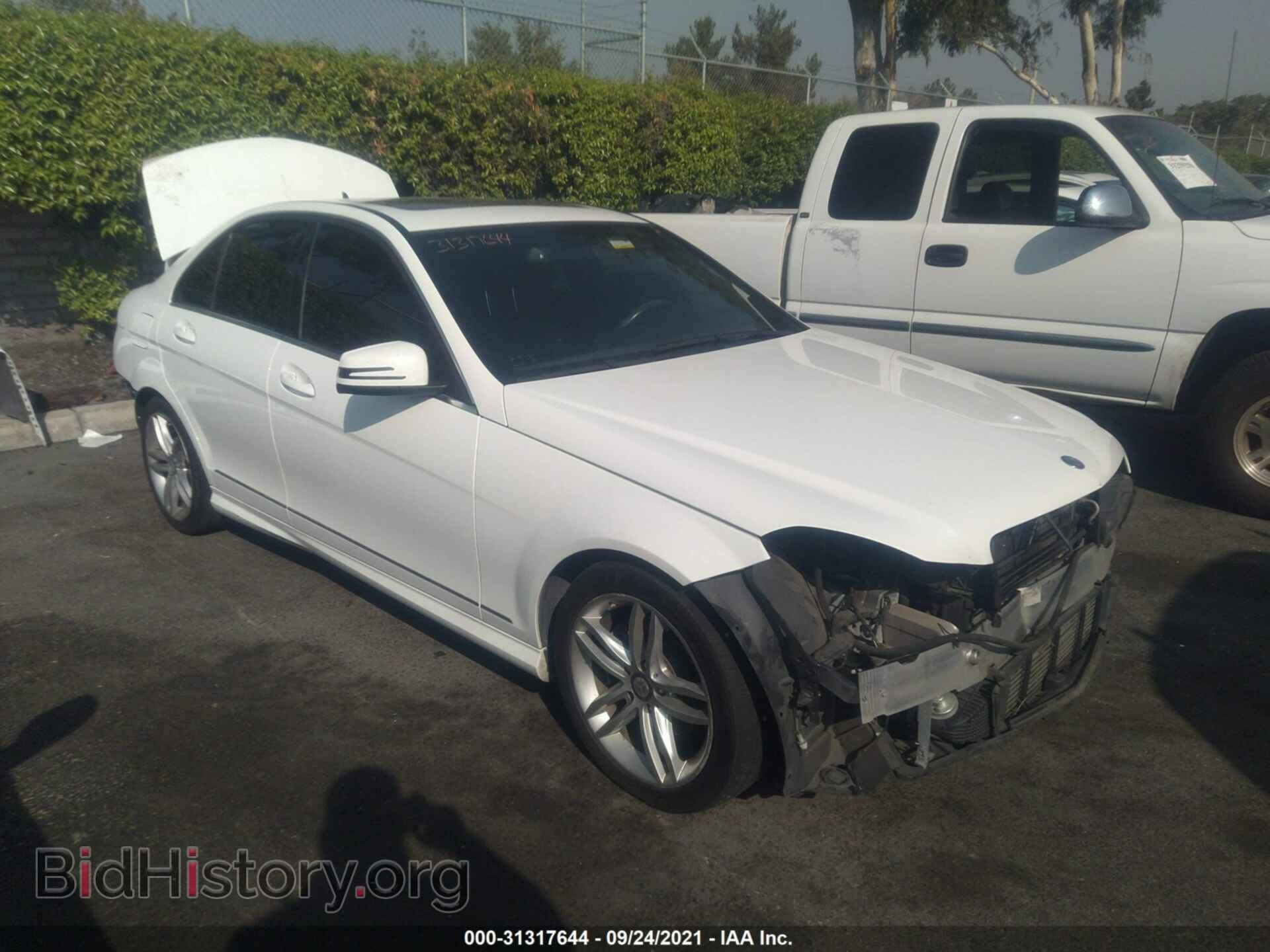 Photo WDDGF4HB3DA802168 - MERCEDES-BENZ C-CLASS 2013
