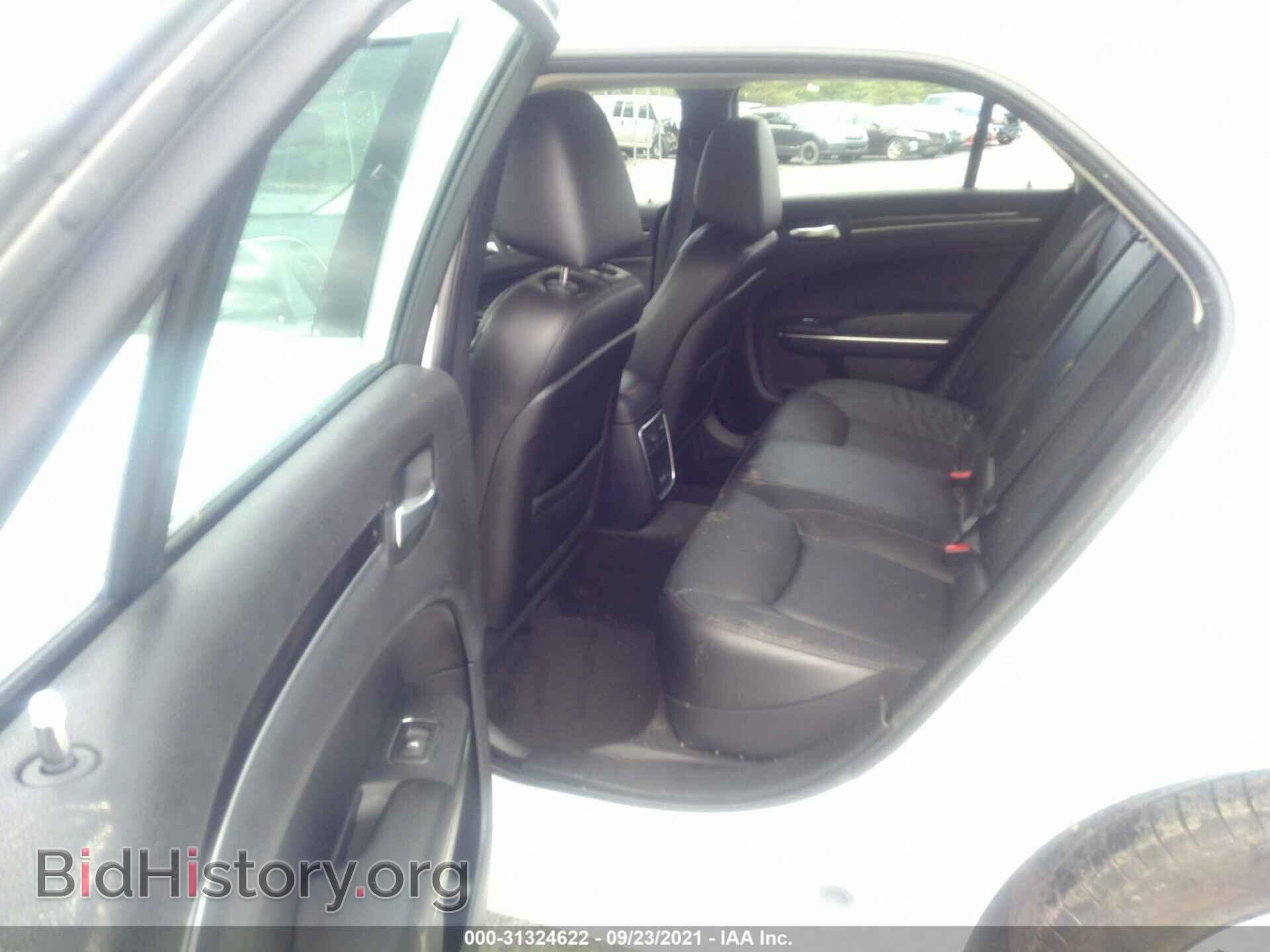2016 CHRYSLER 300 - VIN: 2C3CCAAGXGH212520 - Фото 8