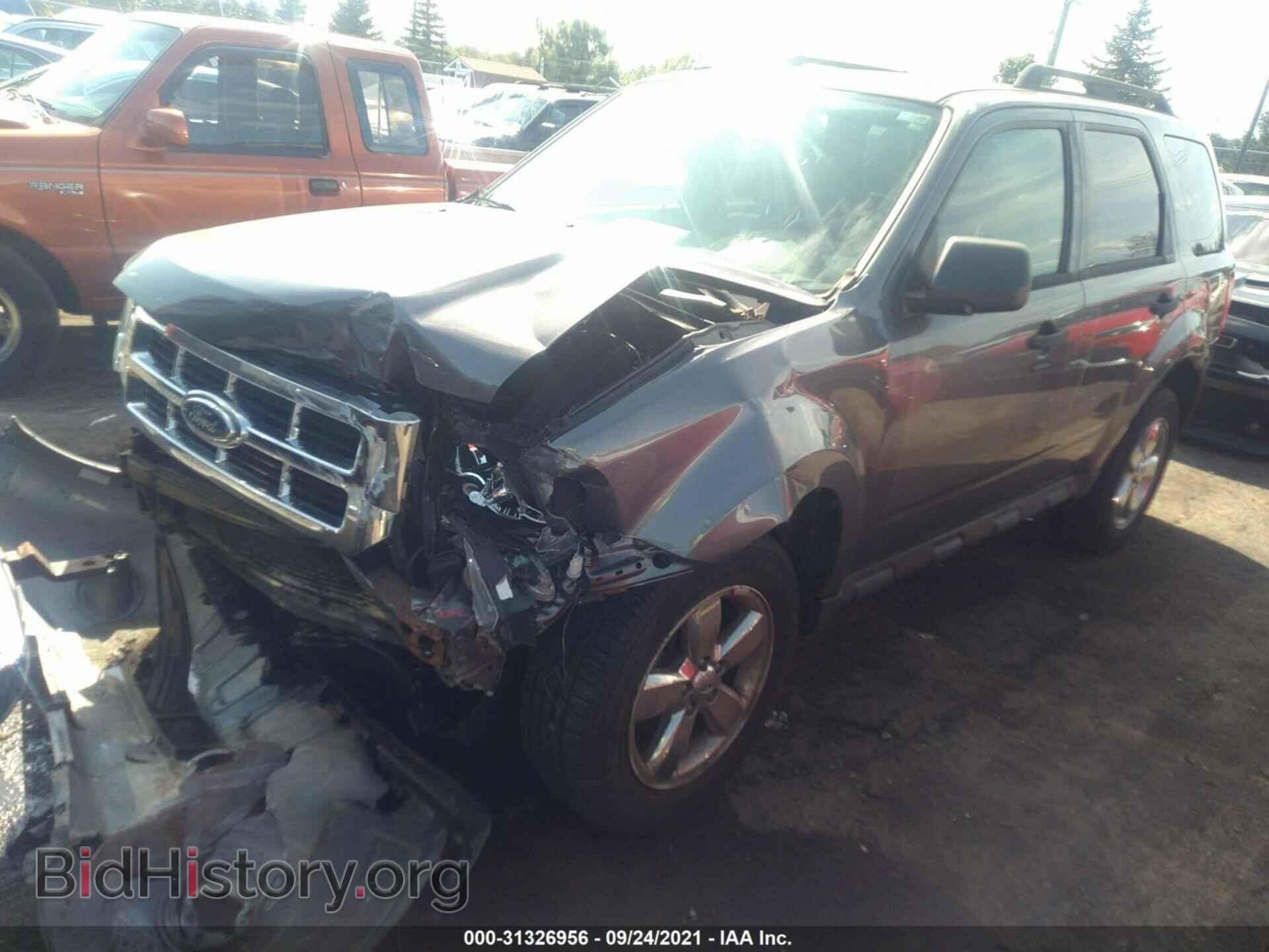 2011 FORD ESCAPE - VIN: 1FMCU9D75BKA06747 - Фото 2