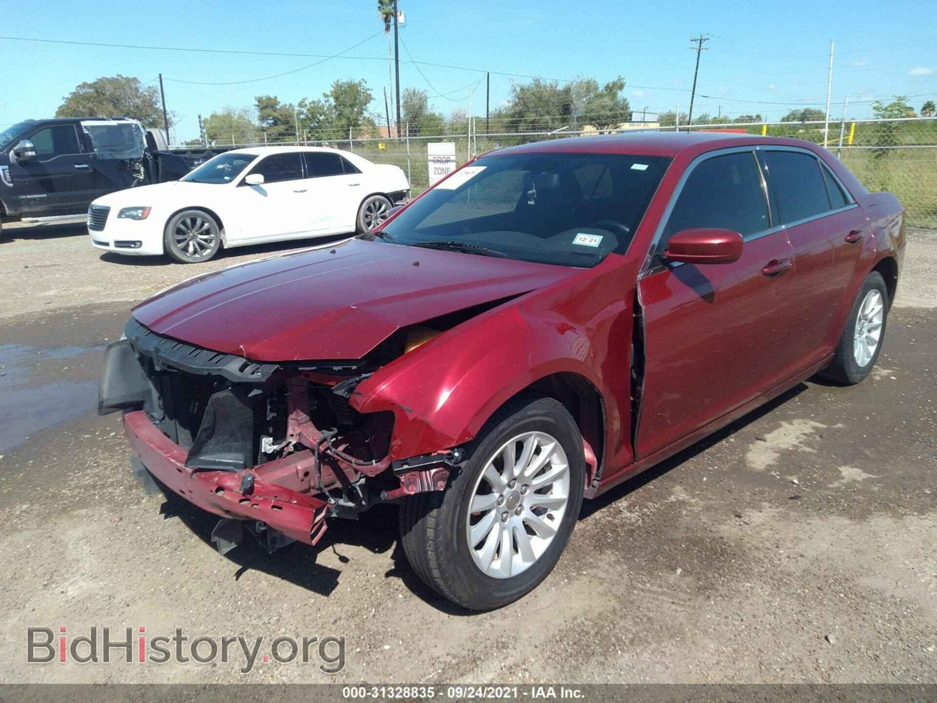 2012 CHRYSLER 300 - VIN: 2C3CCAAG2CH132820 - Фото 2