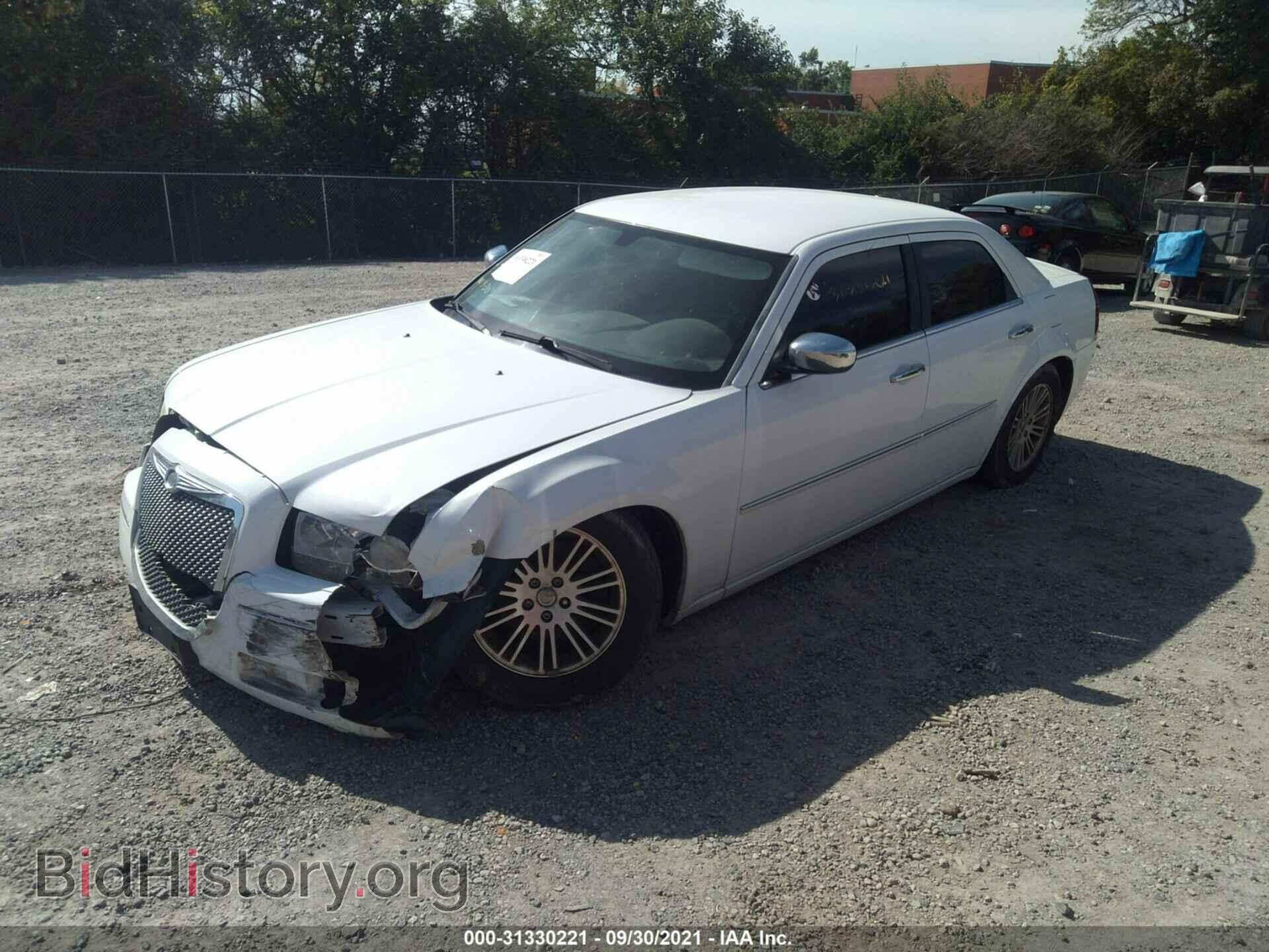 2010 CHRYSLER 300 - VIN: 2C3CA1CV9AH266514 - Фото 2