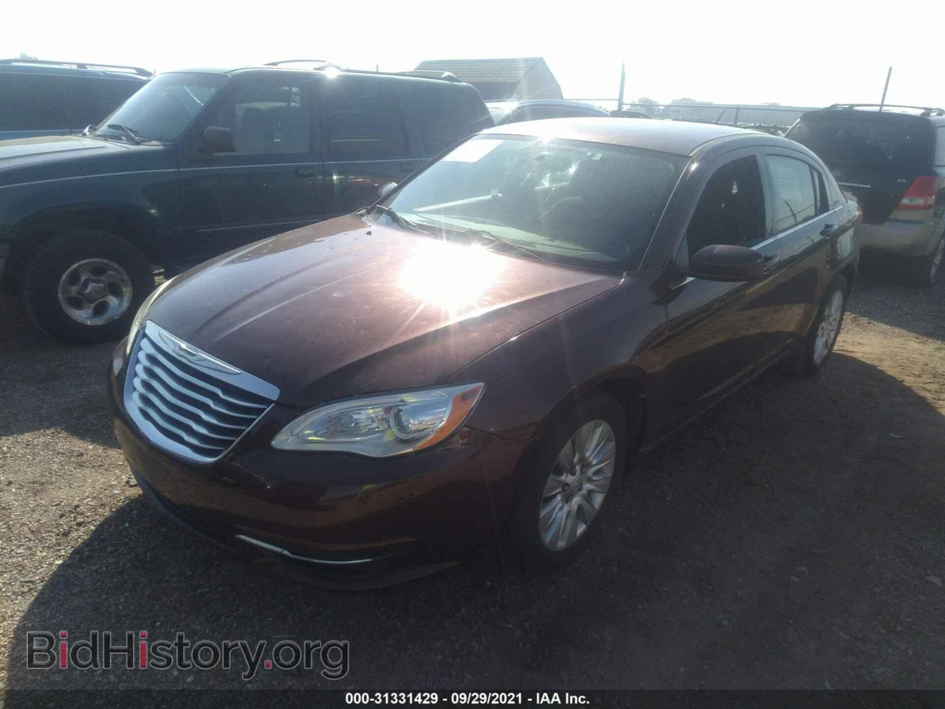 2013 CHRYSLER 200 - VIN: 1C3CCBAB1DN641087 - Фото 2