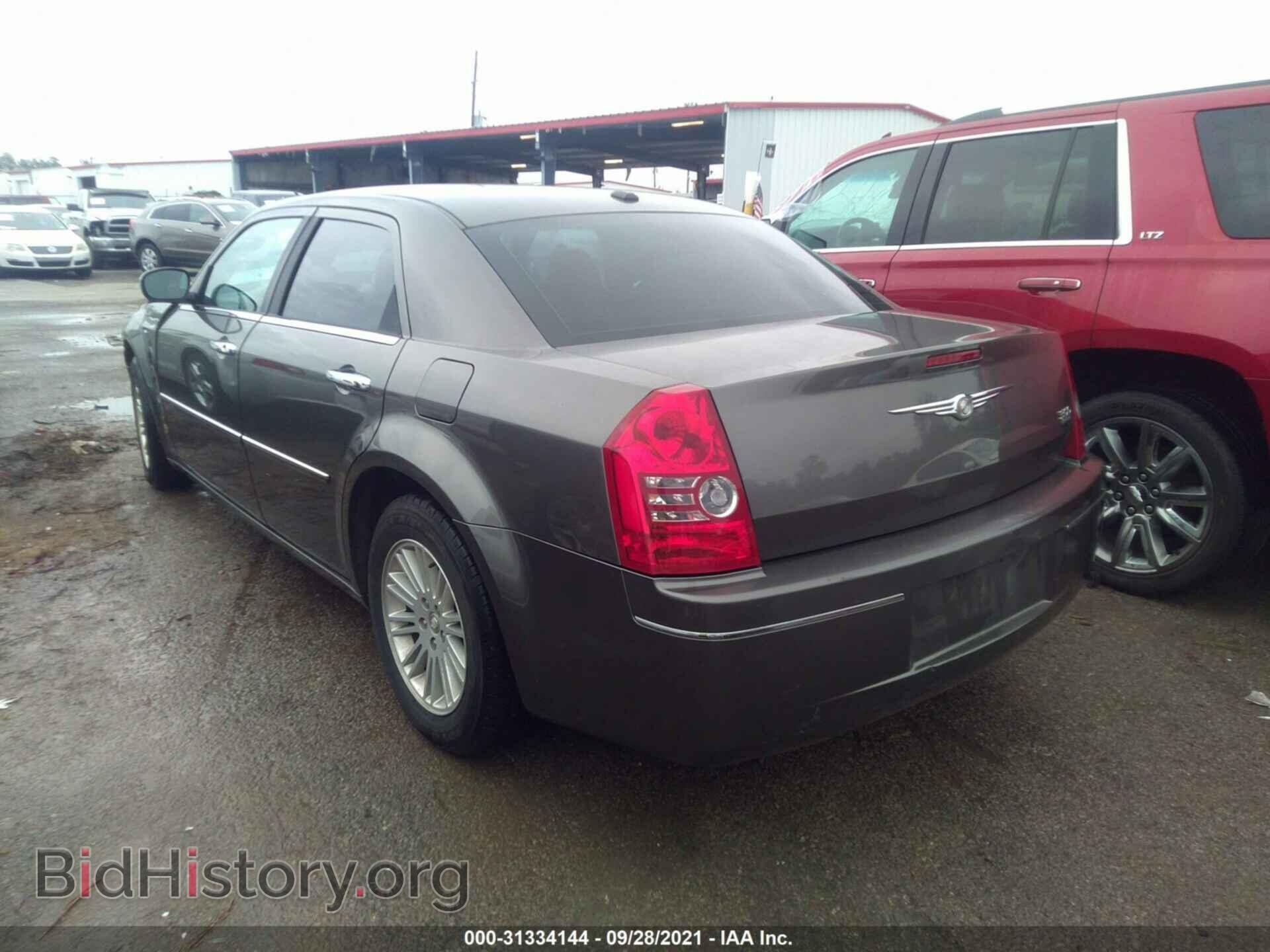 2010 CHRYSLER 300 - VIN: 2C3CA5CV3AH201133 - Фото 3
