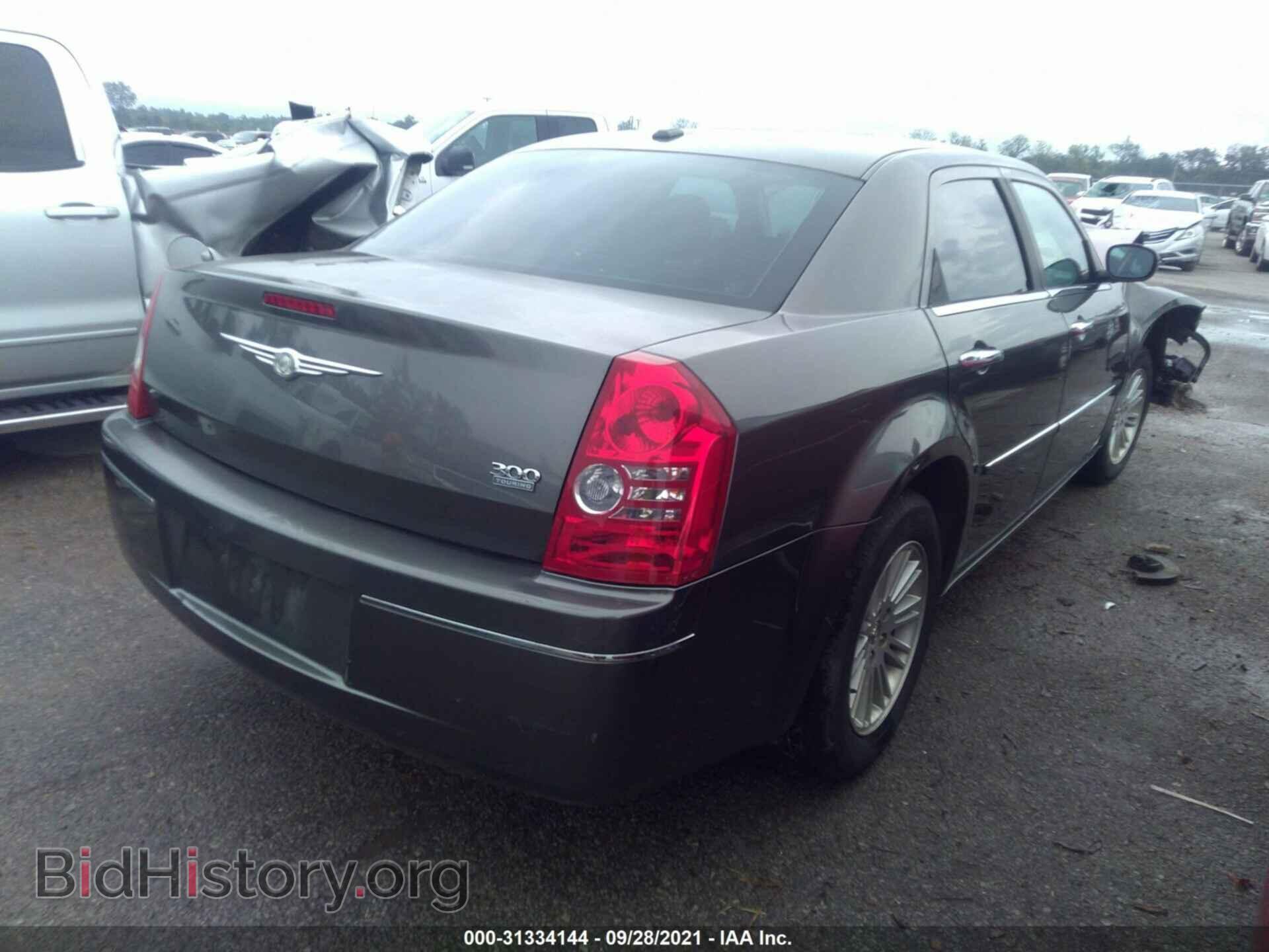 2010 CHRYSLER 300 - VIN: 2C3CA5CV3AH201133 - Фото 4