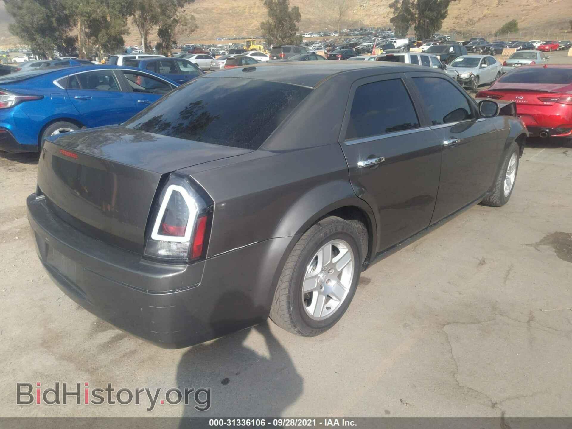 2010 CHRYSLER 300 - VIN: 2C3CA5CV7AH164751 - Фото 4