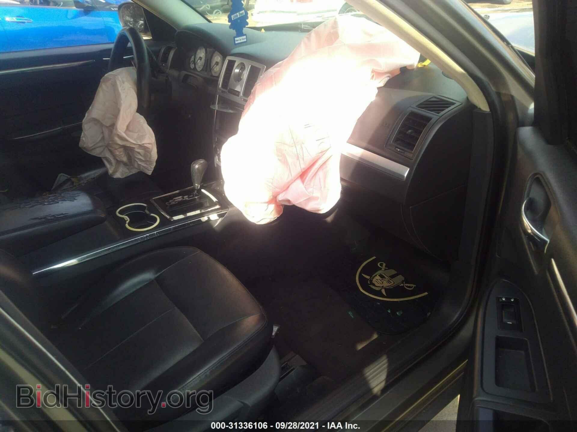 2010 CHRYSLER 300 - VIN: 2C3CA5CV7AH164751 - Фото 5