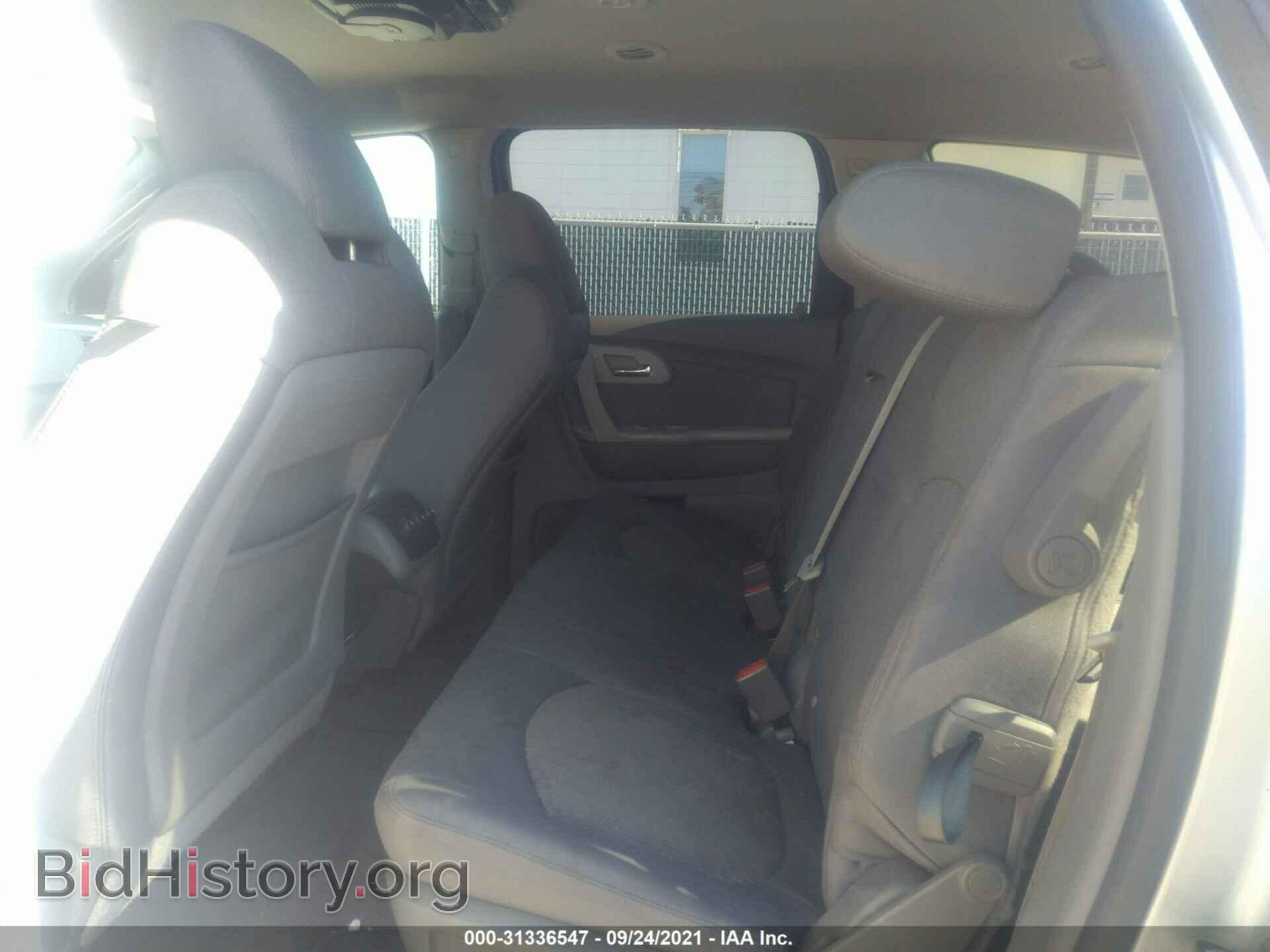 2011 CHEVROLET TRAVERSE - VIN: 1GNKREED1BJ352872 - Фото 8