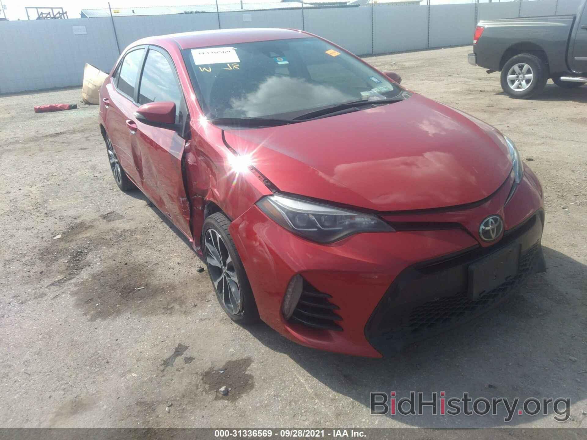 Photo 5YFBURHE8HP677090 - TOYOTA COROLLA 2017