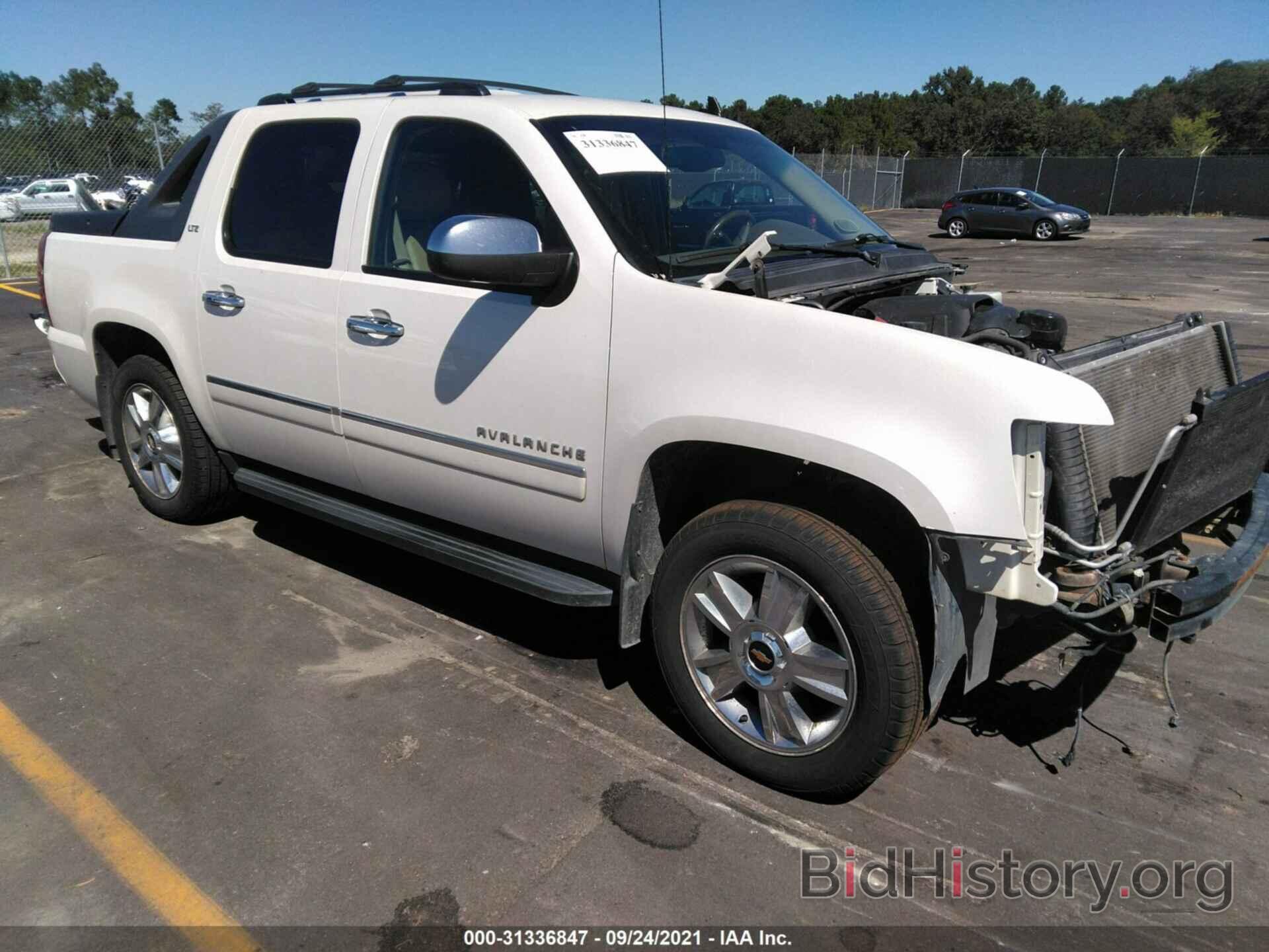 Photo 3GNVKGE00AG177136 - CHEVROLET AVALANCHE 2010
