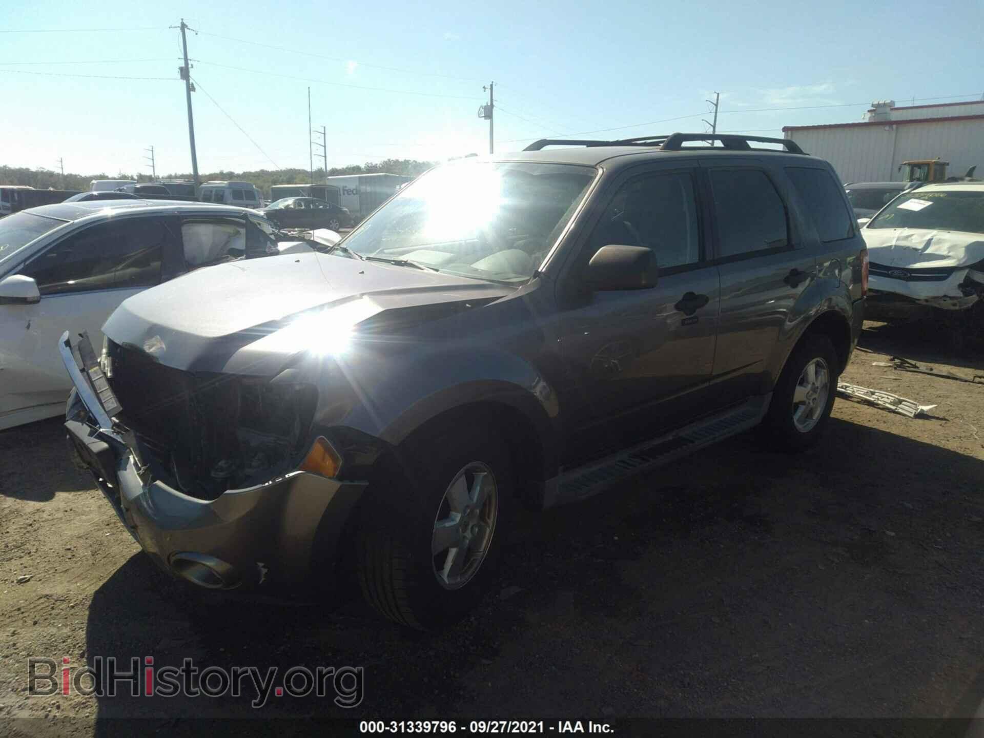 2011 FORD ESCAPE - VIN: 1FMCU0D79BKB95902 - Фото 2