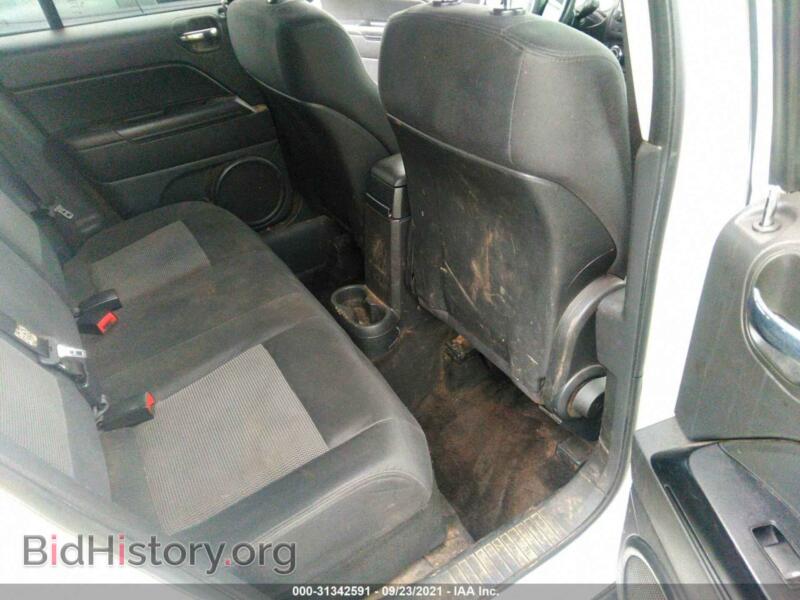2012 Jeep COMPASS (VIN 1C4NJDEBXCD689966) — photo 8 of 11