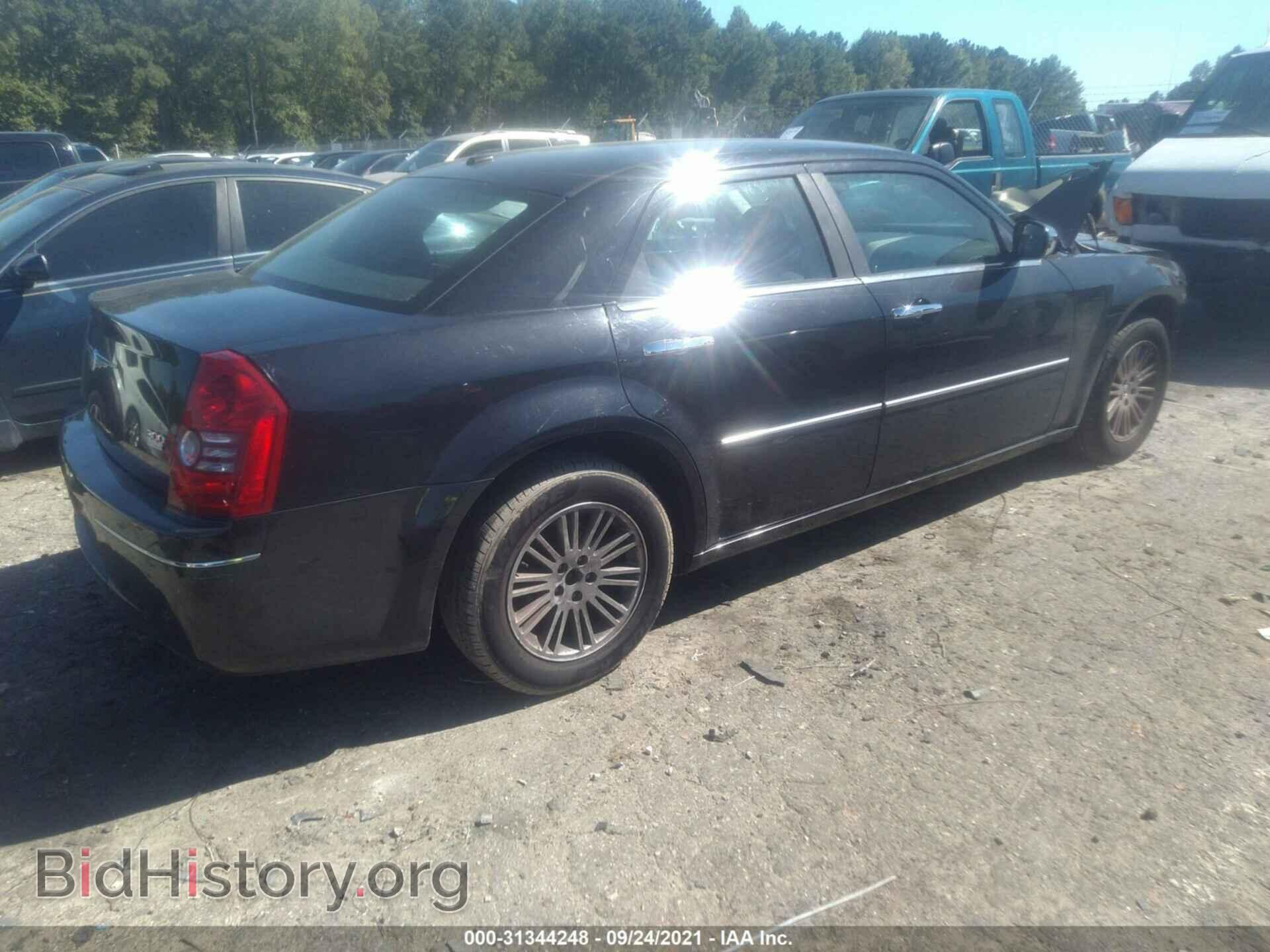 2010 CHRYSLER 300 - VIN: 2C3CA5CV4AH307221 - Фото 4