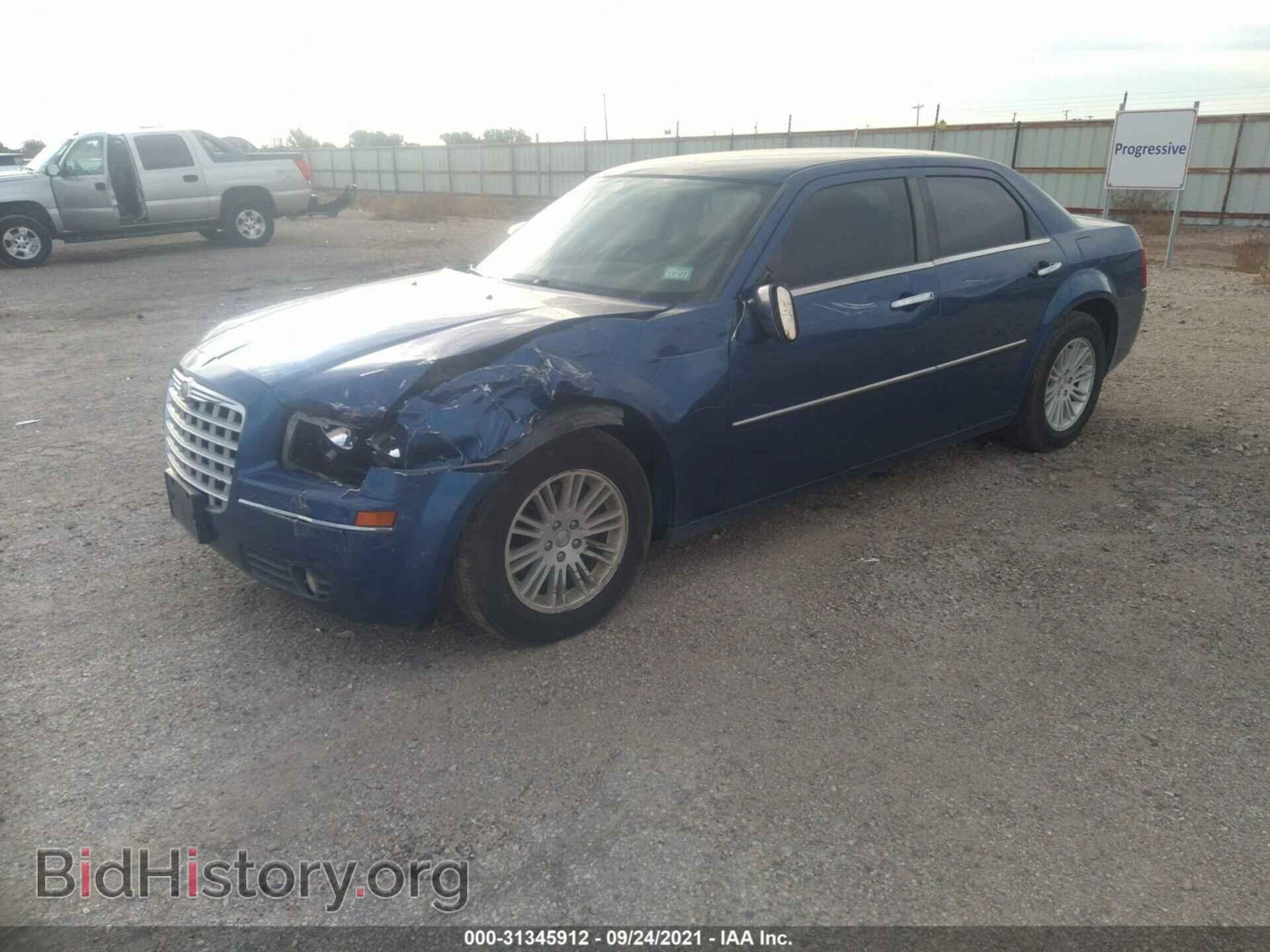 2010 CHRYSLER 300 - VIN: 2C3CA4CDXAH149775 - Фото 2