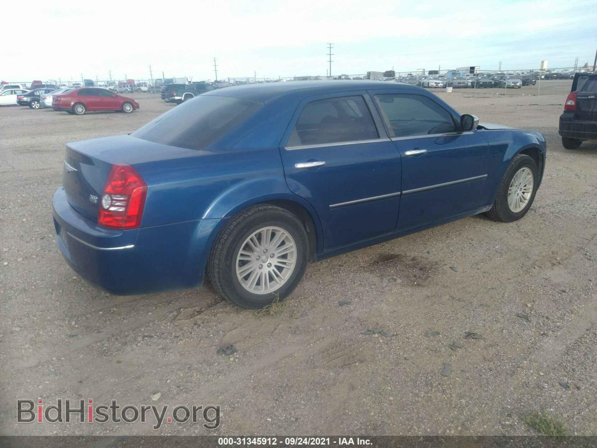 2010 CHRYSLER 300 - VIN: 2C3CA4CDXAH149775 - Фото 4