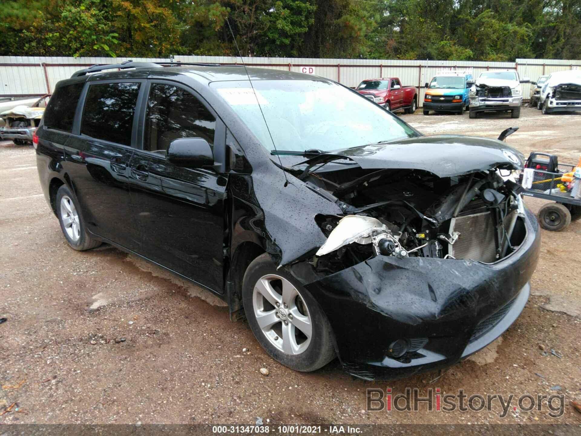 Photo 5TDKK3DC4BS015870 - TOYOTA SIENNA 2011