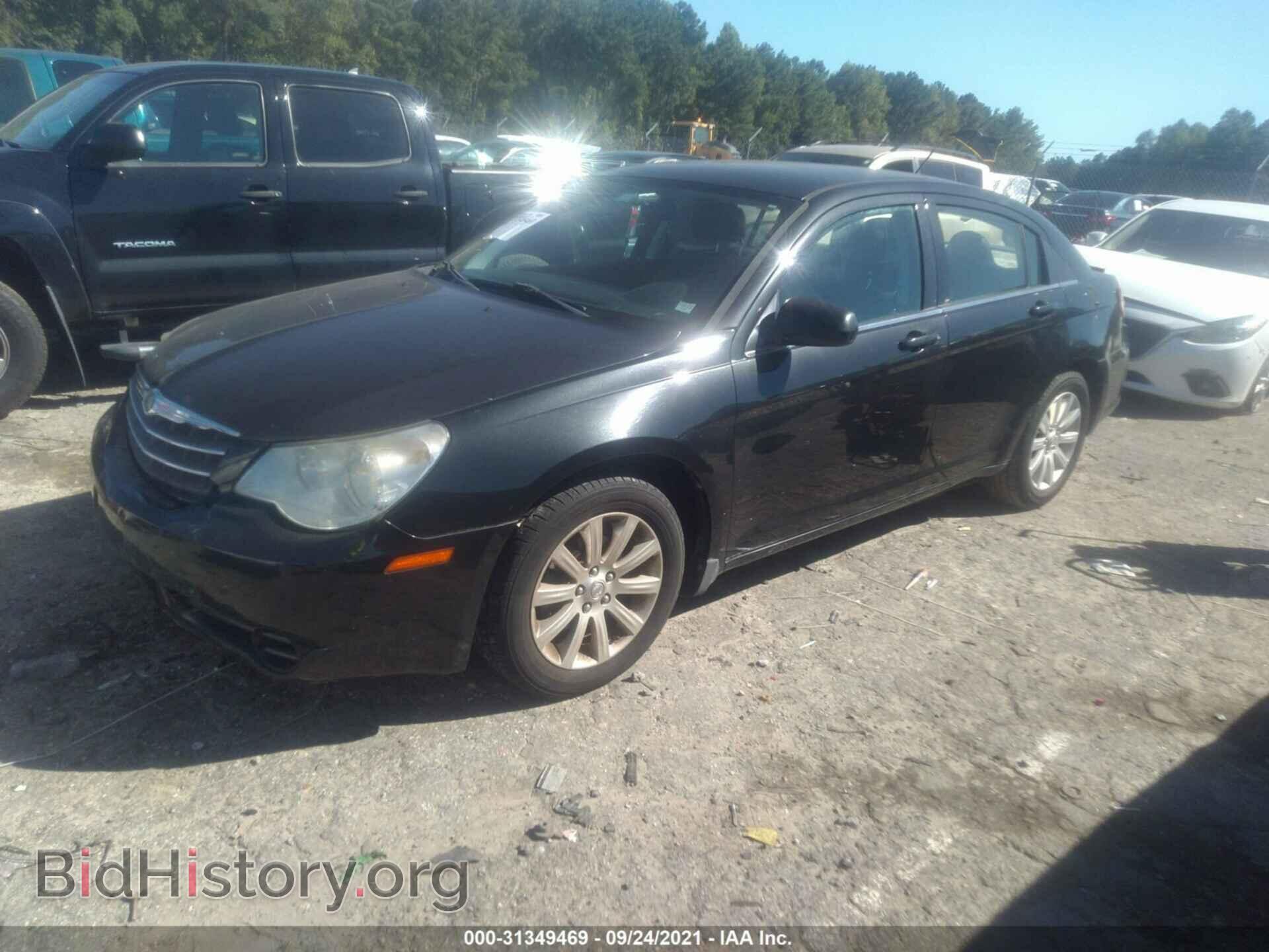 2010 CHRYSLER SEBRING - VIN: 1C3CC5FB1AN212358 - Фото 2
