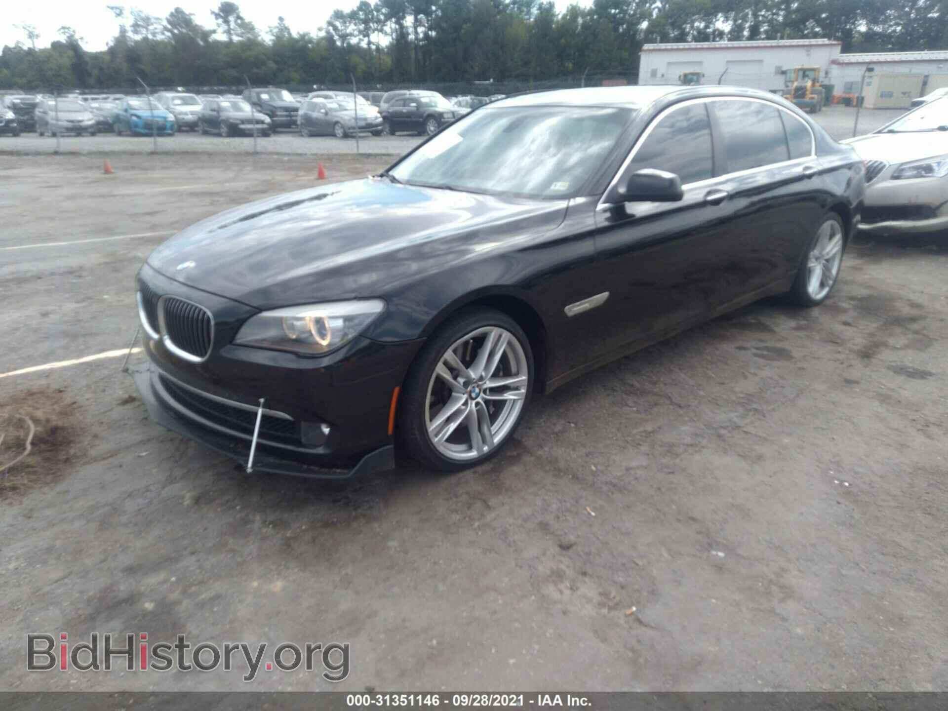 2011 BMW 7 SERIES - VIN: WBAKB8C55BC851556 - Фото 2