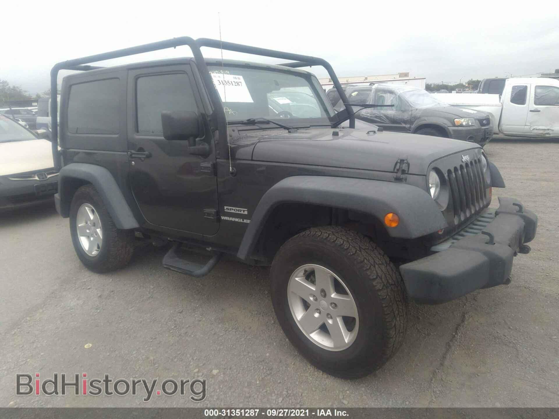 Photo 1J4AA2D14AL140272 - JEEP WRANGLER 2010