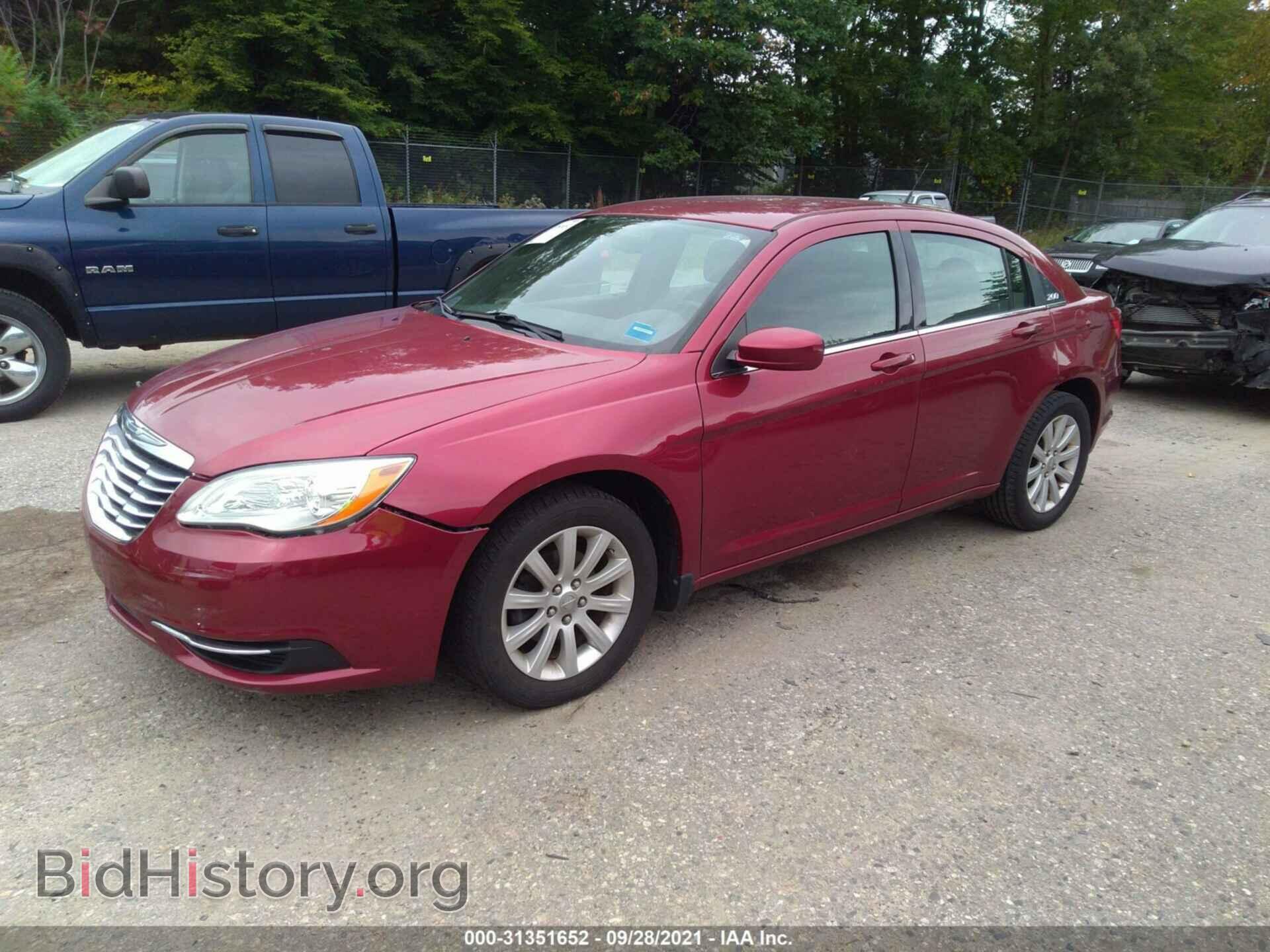 2011 CHRYSLER 200 - VIN: 1C3BC1FG8BN527692 - Фото 2