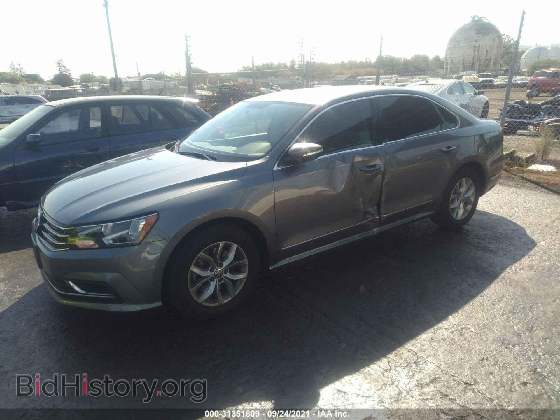 2017 VOLKSWAGEN PASSAT - VIN: 1VWAT7A38HC000834 - Фото 2