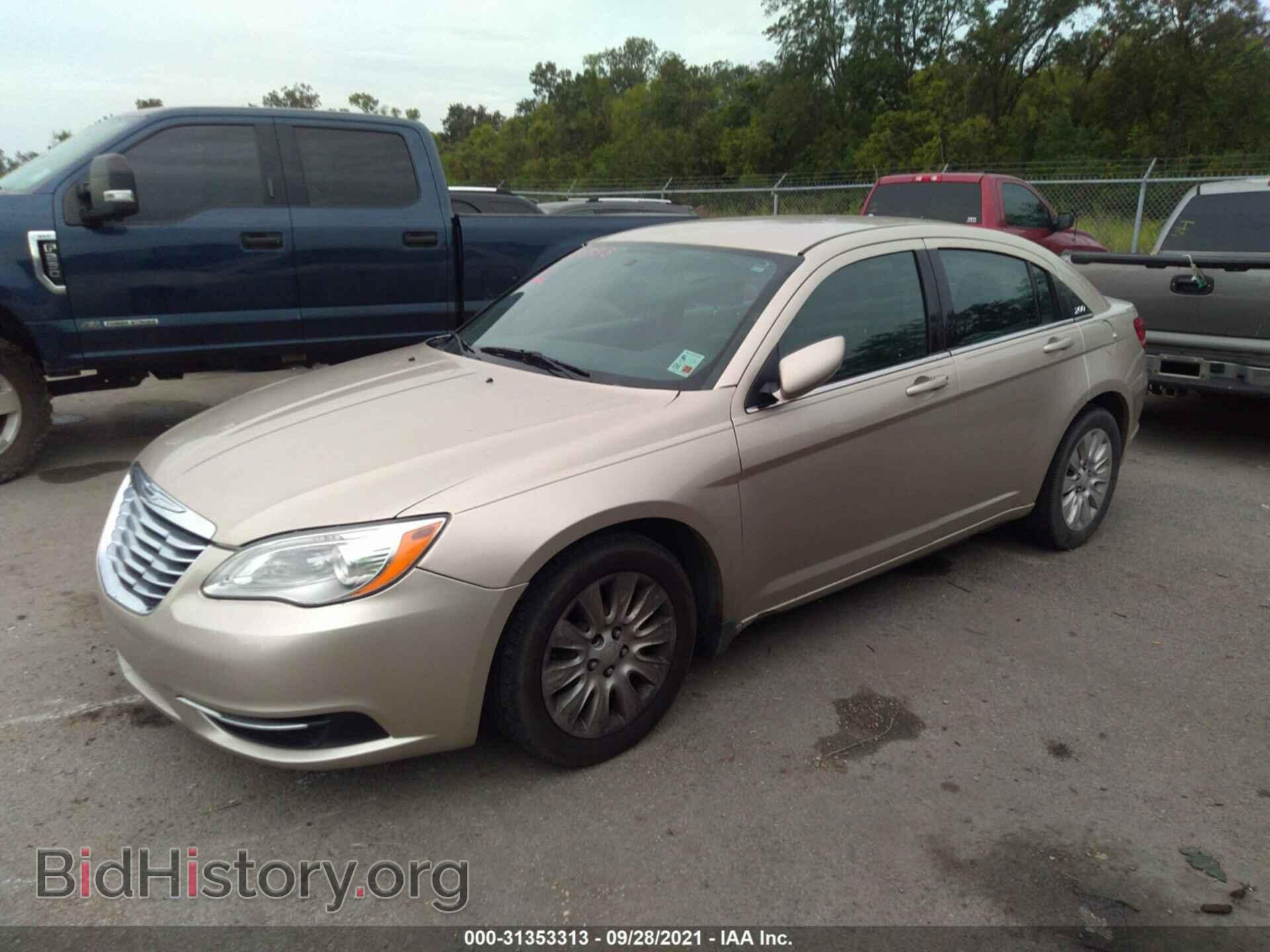 2013 CHRYSLER 200 - VIN: 1C3CCBAB1DN561160 - Фото 2
