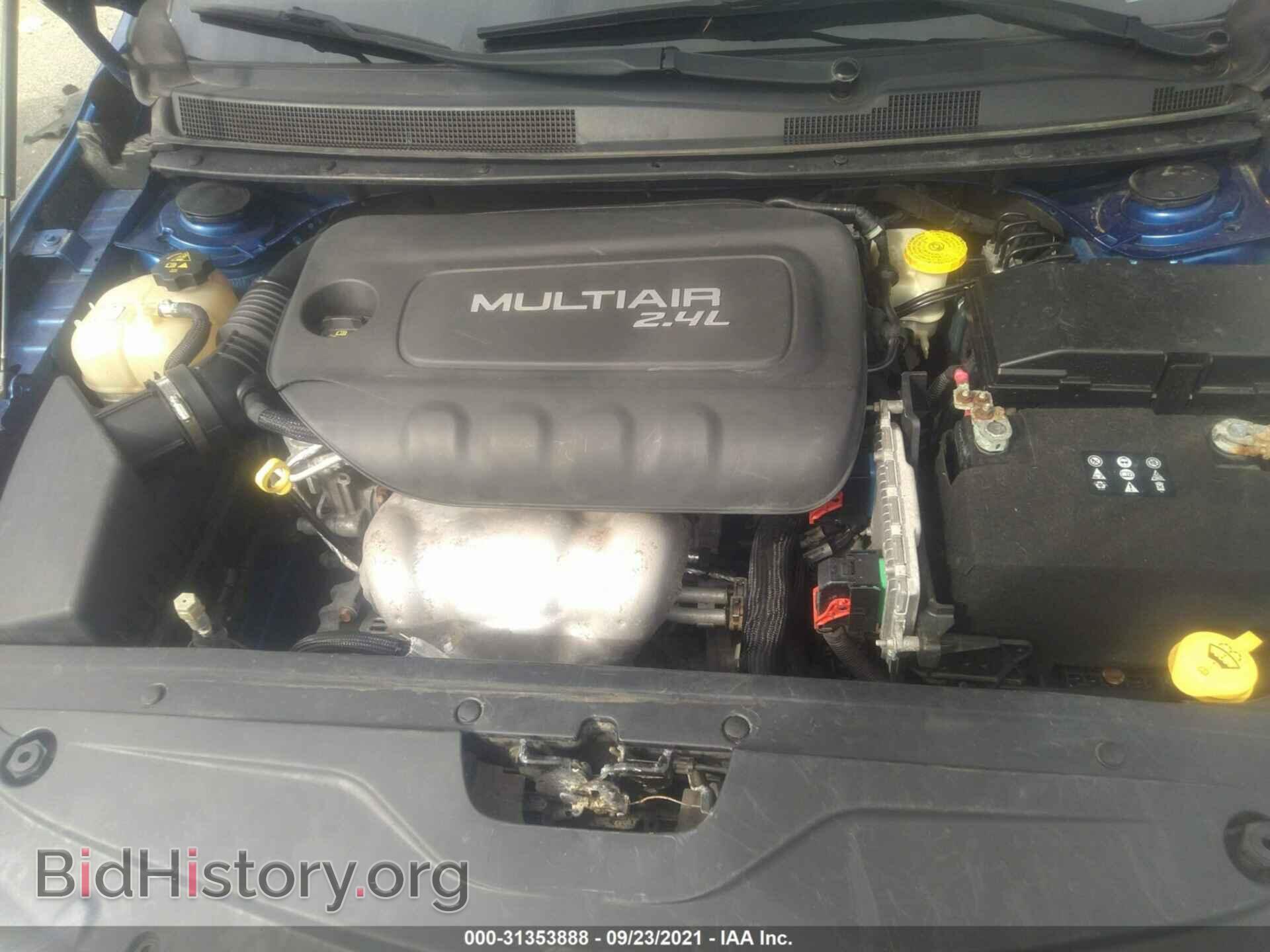 2015 CHRYSLER 200 - VIN: 1C3CCCAB5FN692178 - Фото 10