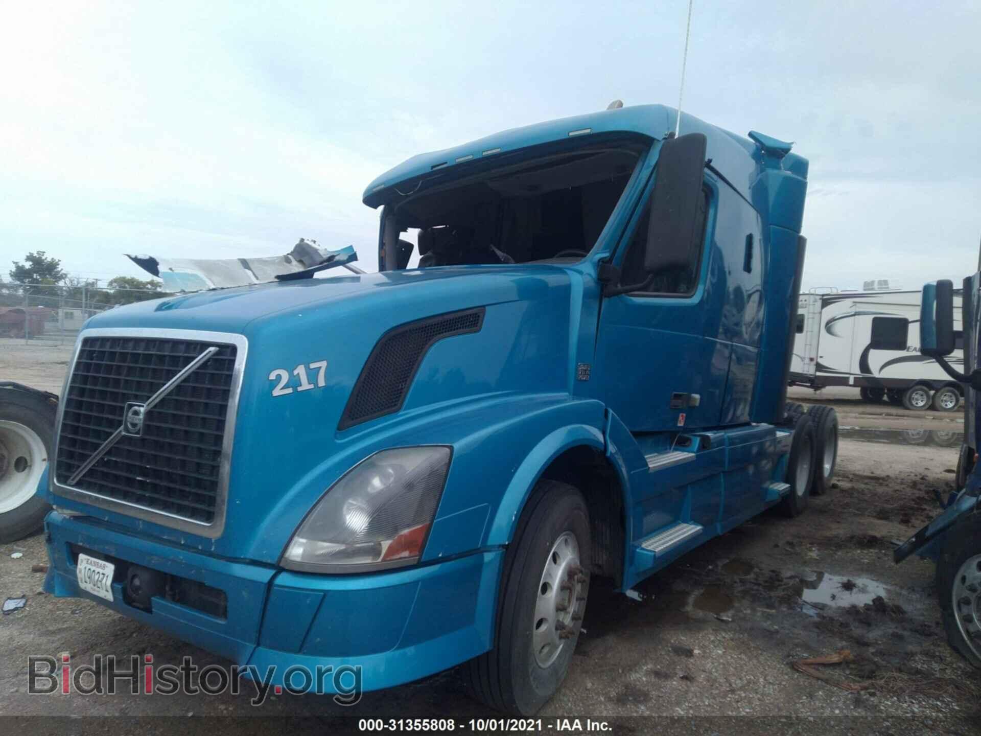 2012 VOLVO VN - VIN: 4V4NC9EH0CN554005 - Фото 2