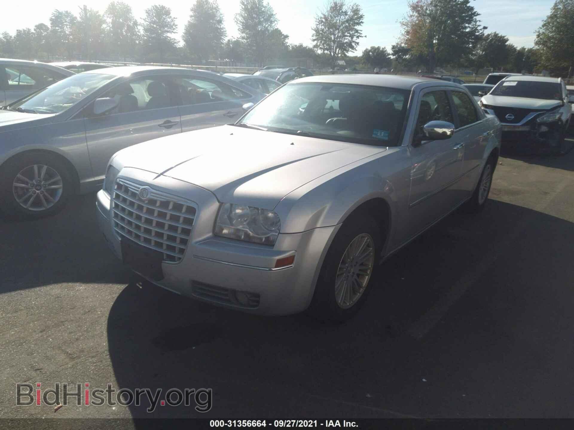 2010 CHRYSLER 300 - VIN: 2C3CA5CV7AH125691 - Фото 2