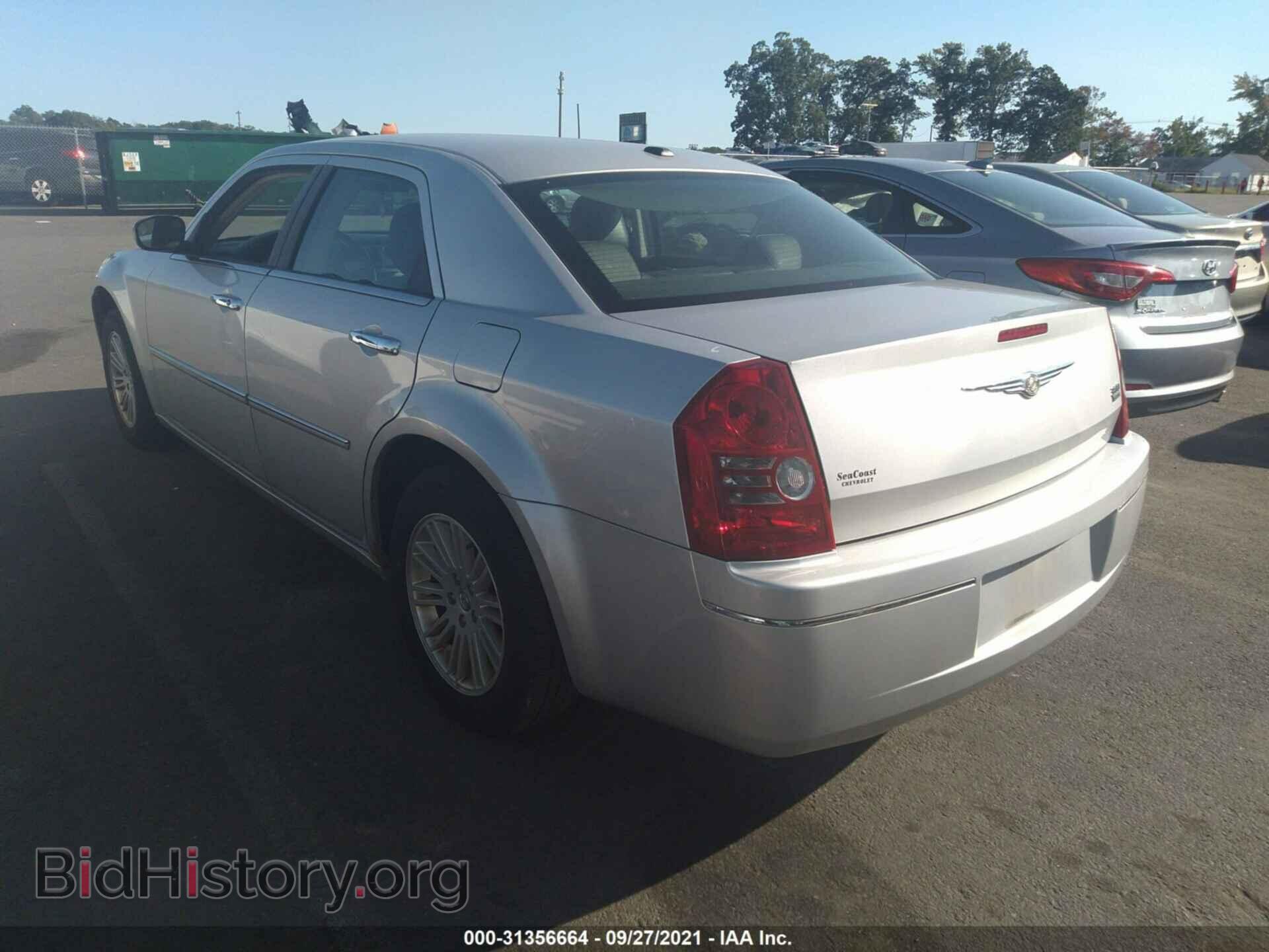 2010 CHRYSLER 300 - VIN: 2C3CA5CV7AH125691 - Фото 3