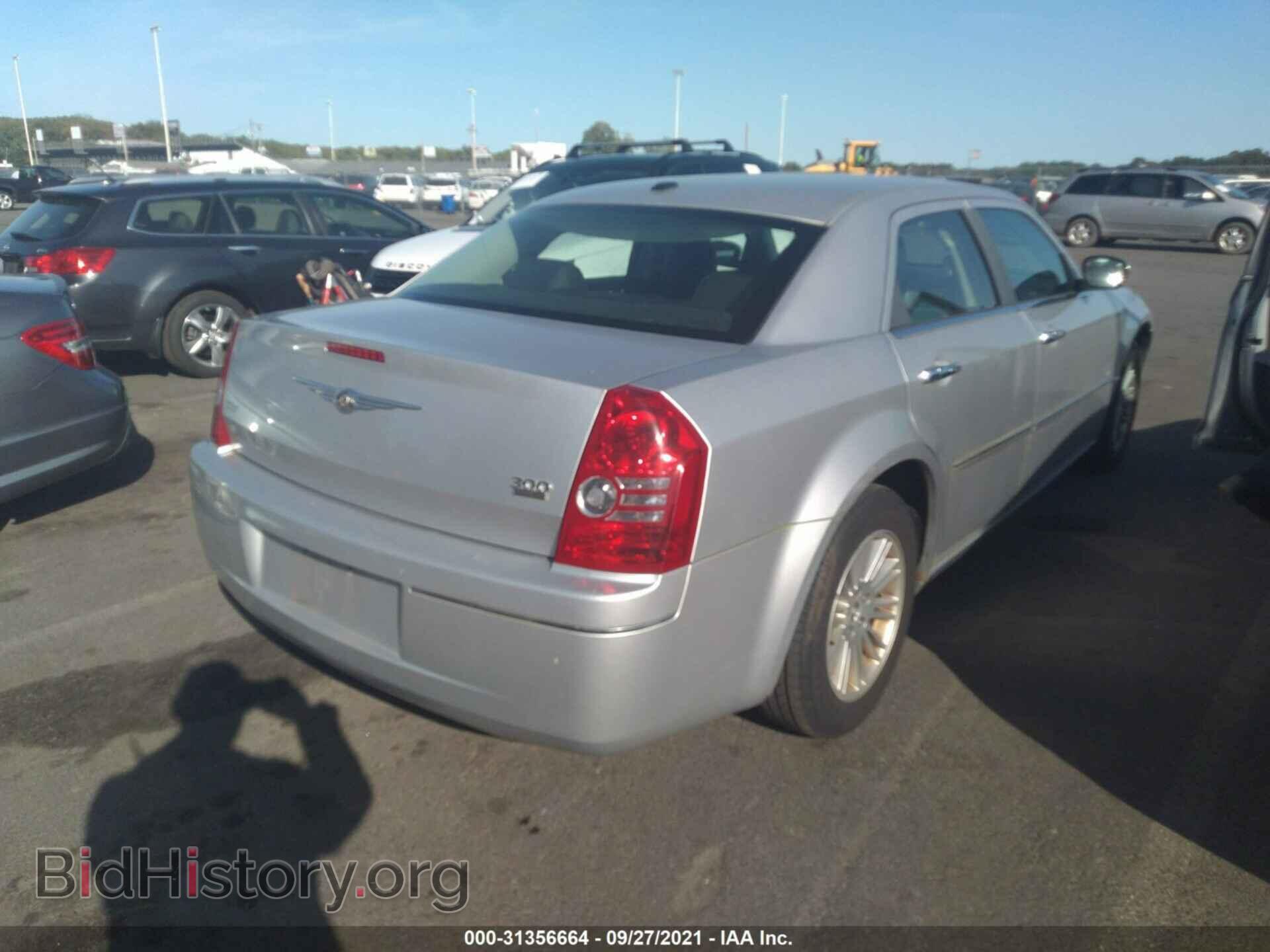2010 CHRYSLER 300 - VIN: 2C3CA5CV7AH125691 - Фото 4